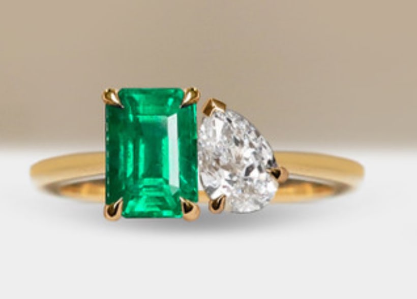 Certified 9.00 Ct - Emerald Cut Lab Grown Green Emearld & Lab Grown Diamond D VVS1 Engagement Ring (1 of 2)
