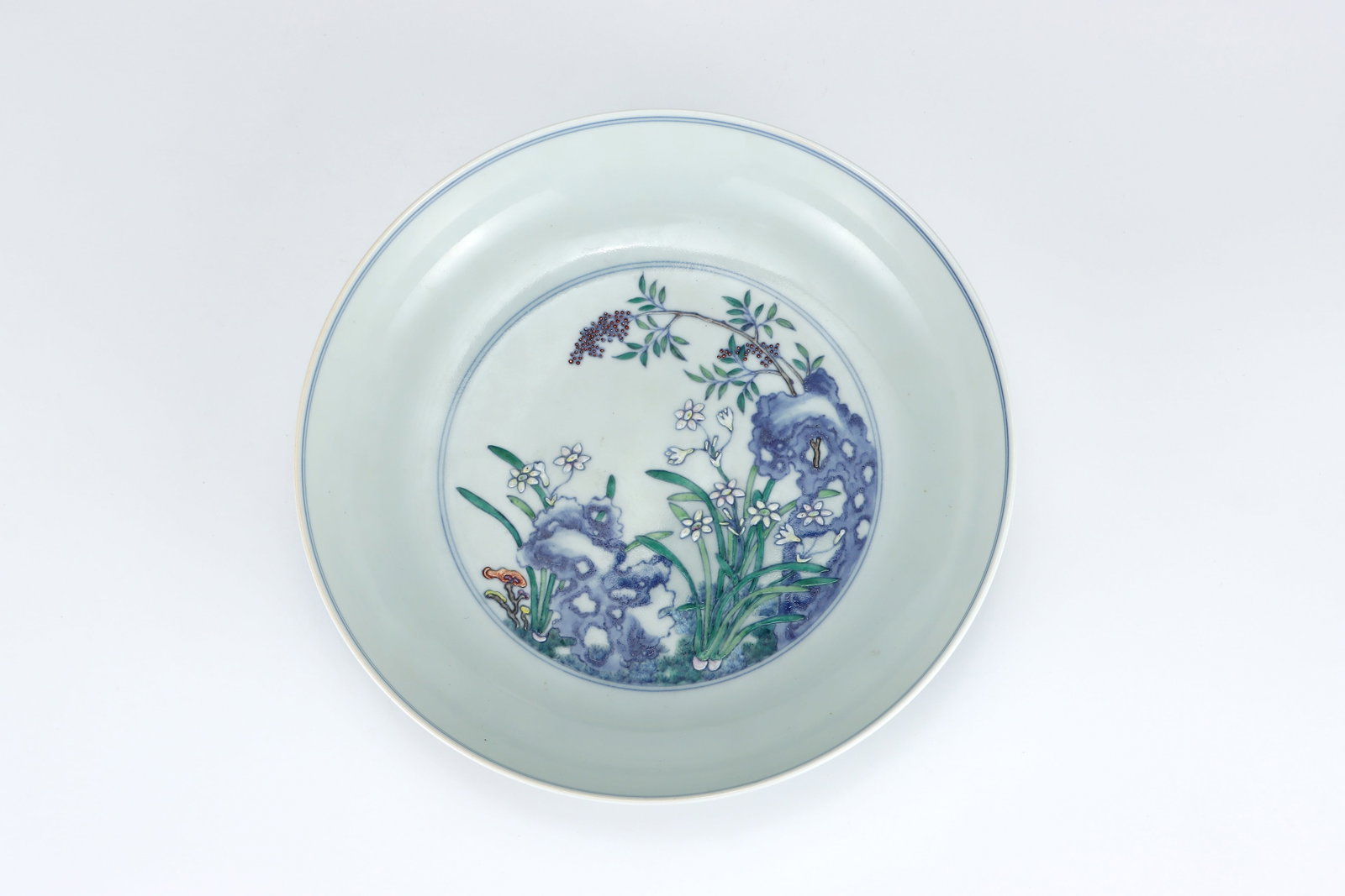 Qing Dynasty Doucai plate with flower patterns in the Yongzheng reign (1 of 6)