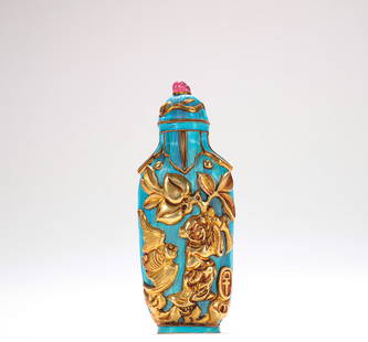 Qing Dynasty Silver-gilt snuff bottle with kingfisher feather inlay: H:9.5cm W:3.8cm Weight:50g