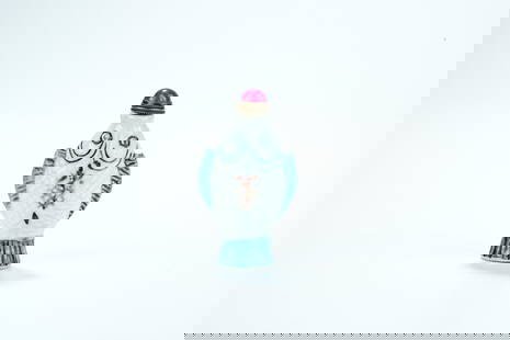 Late Qing Dynasty Slip-cast snuff bottle in the shape of a fish: H:6.2cm, WT:30.8g