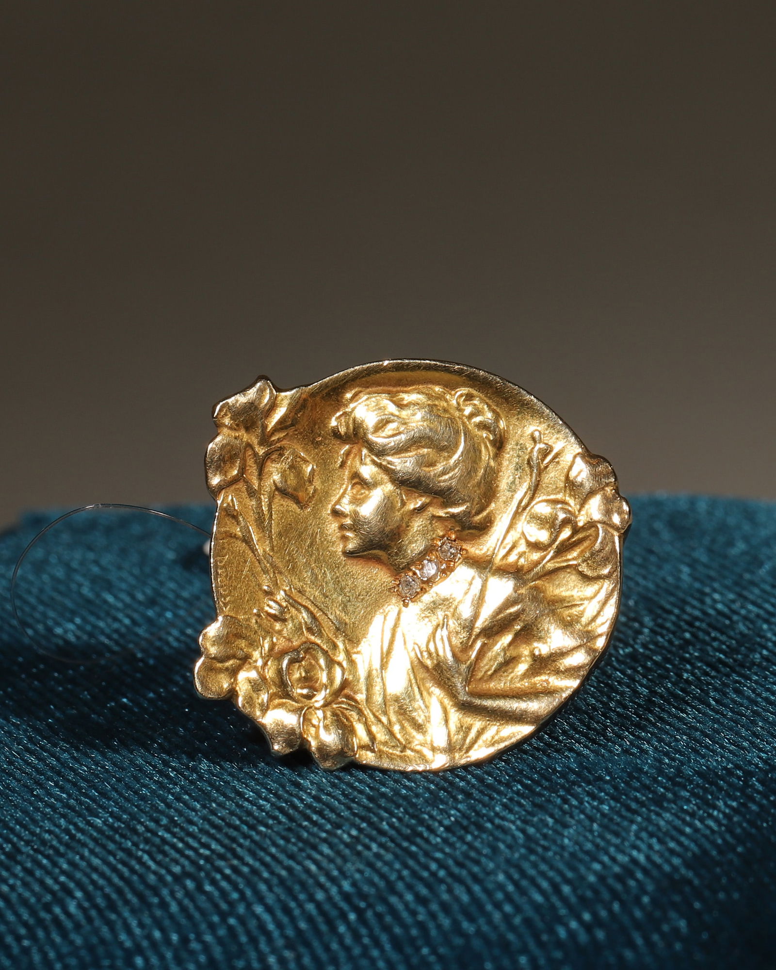 Art Nouveau Antique Iris 14K Gold Ring: ID Size: 2.1cm (0.83in)Weight: 11g (0.02lb)