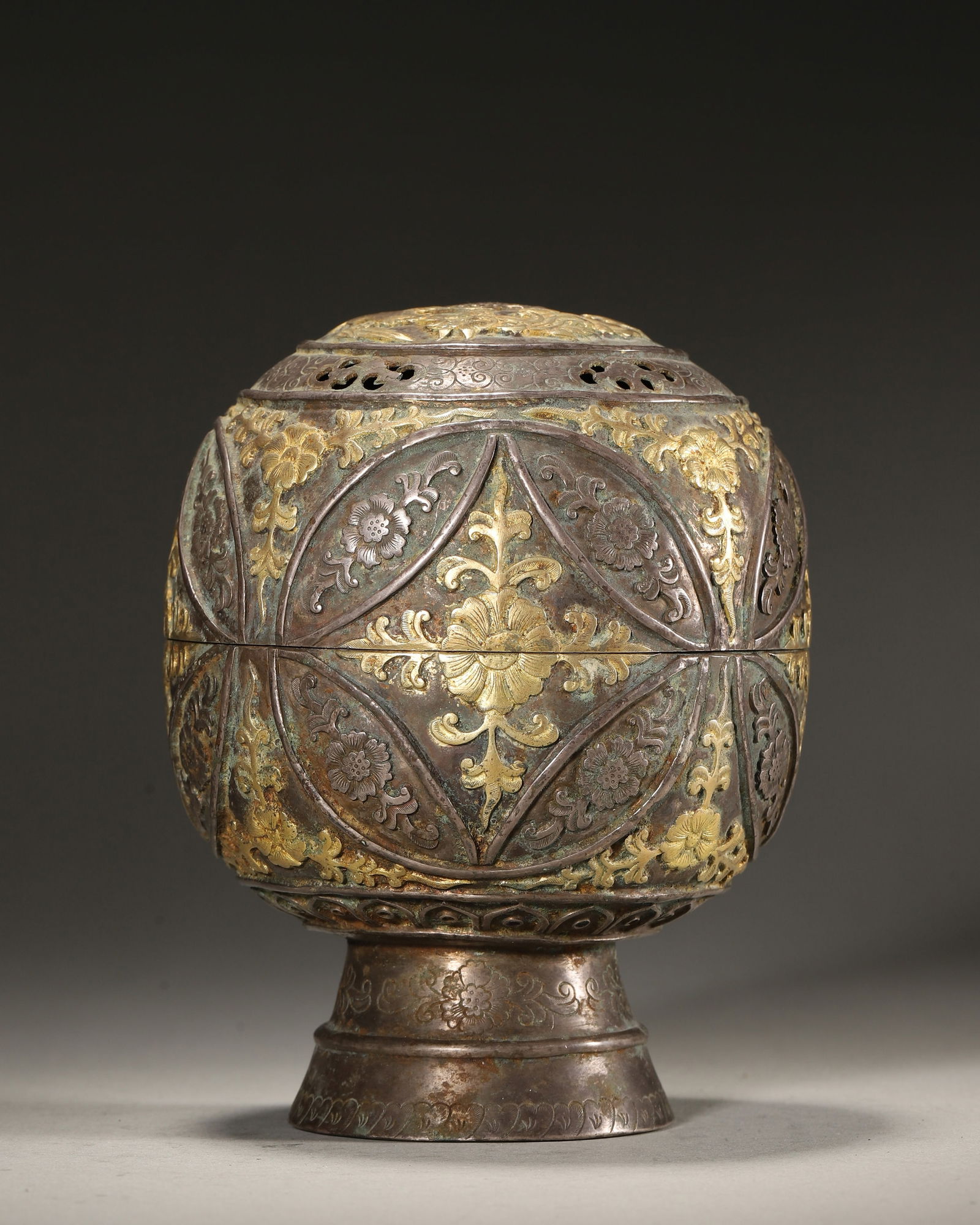 Tang Dynasty, Silver-Gilt Censer with Interlocking Floral Pattern (1 of 7)