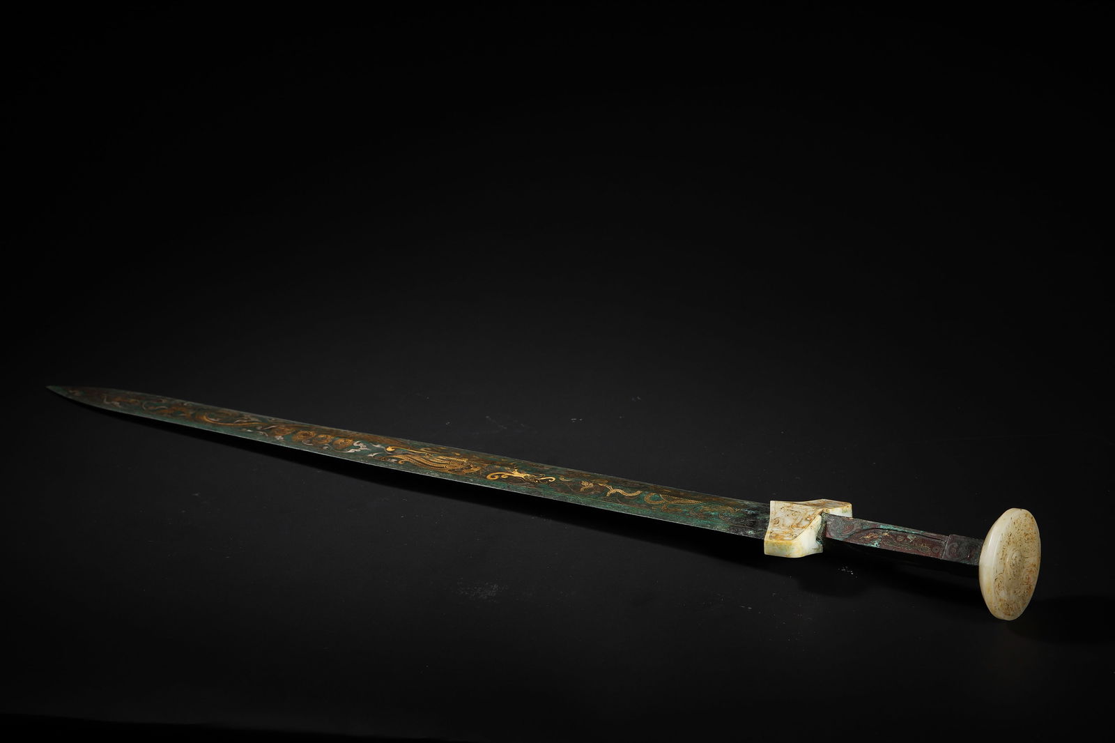 Warring States Period Gold-and-Silver-Inlaid Jade Dragon-Pattern Sword (1 of 7)