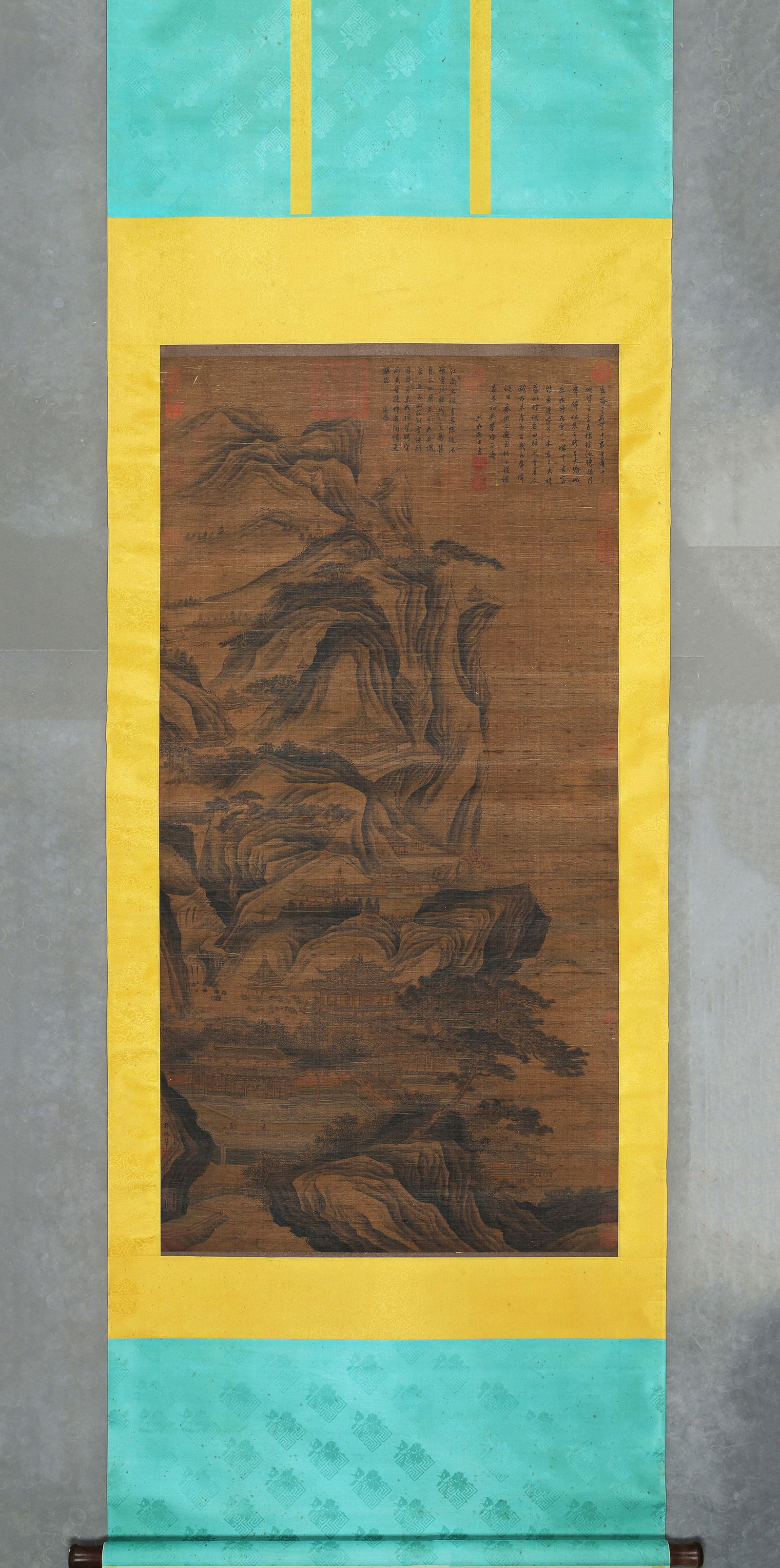 Northern Song Dynasty, Guo Xi, Silk Scroll: Steep Peaks and Famous Palaces (Hanging Scroll) (1 of 9)