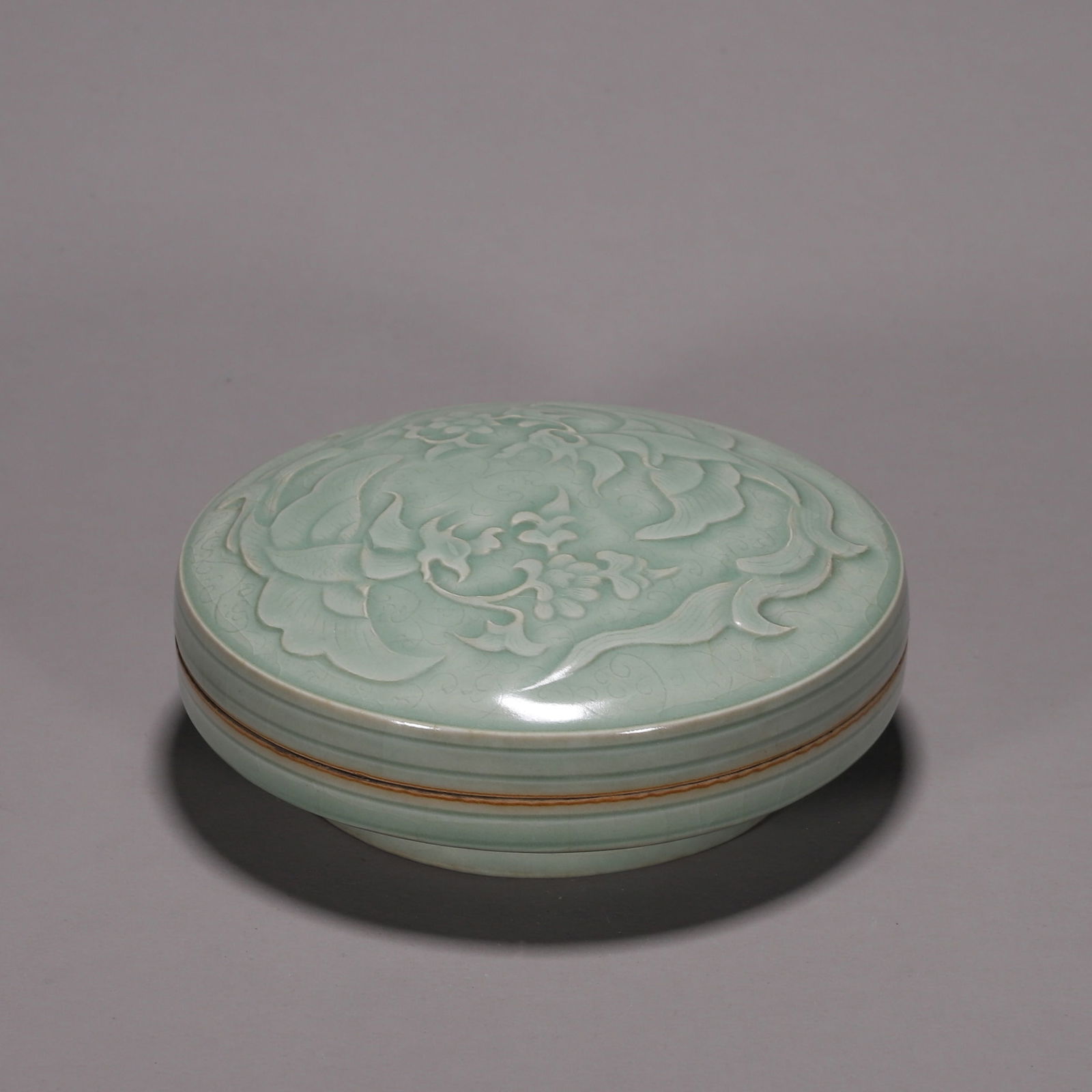 Northern Song Dynasty Yue Kiln 'Secret Color' Glazed Box with Carved Peony Sprays (1 of 9)