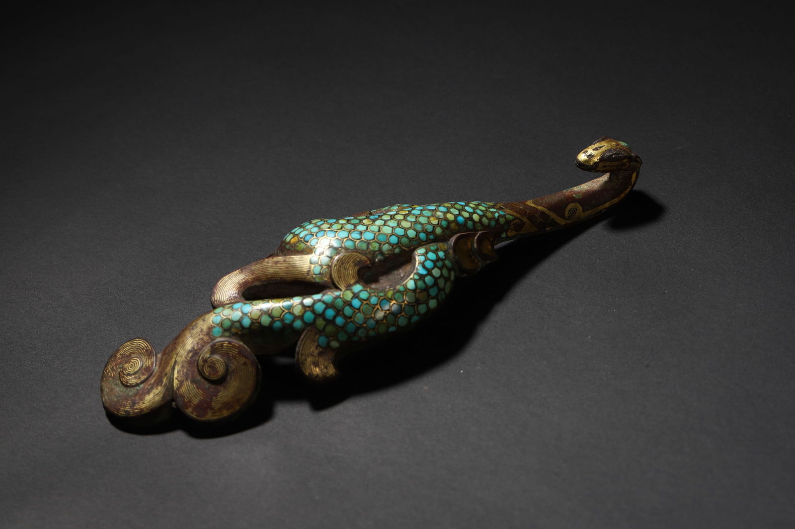 Warring States Period Gold-and-Silver-Inlaid Gemstone Belt Hook (1 of 6)