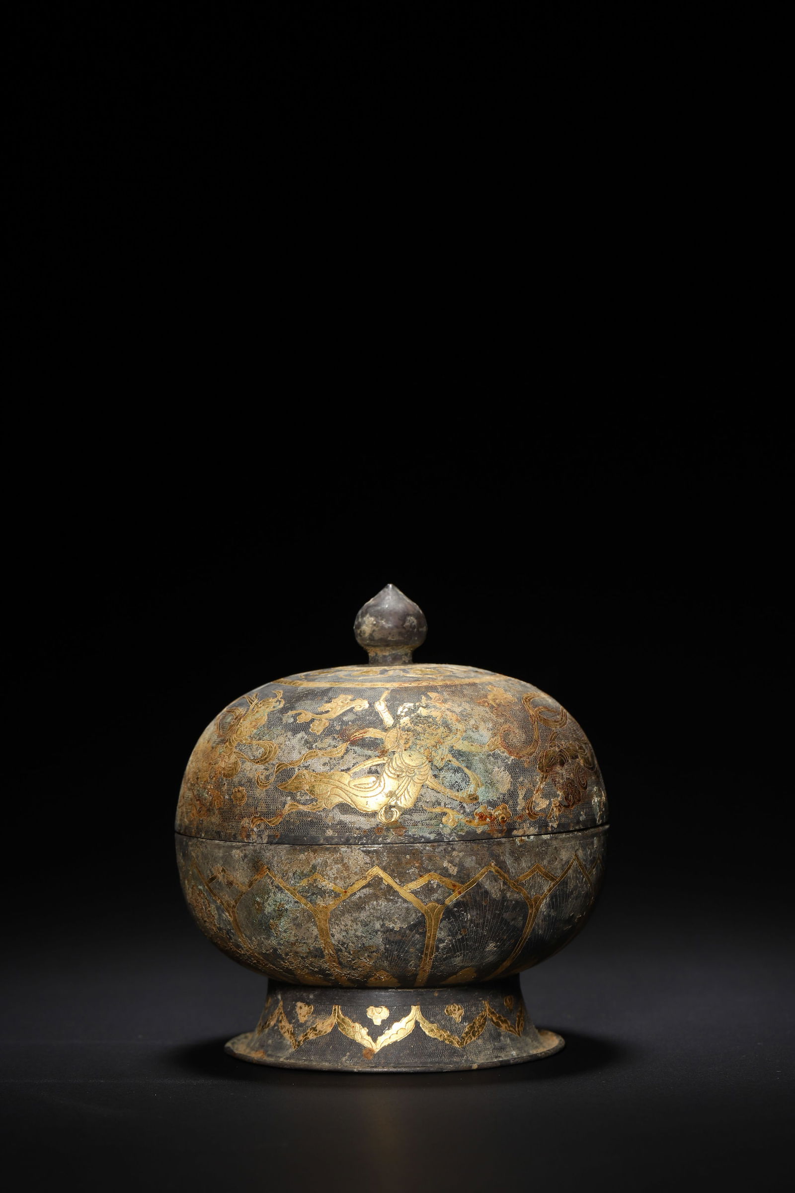 Tang Dynasty Silver Gilt Flying Apsaras-Patterned Lidded Box: Diameter 8.5cm (3.35in), Height 9.5cm (3.74in), Weight 109.0g (0.24lb)Silver-body gold-inlaid with apsara and auspicious beast patterns, the body with lotus-petal motifs—its technique represents