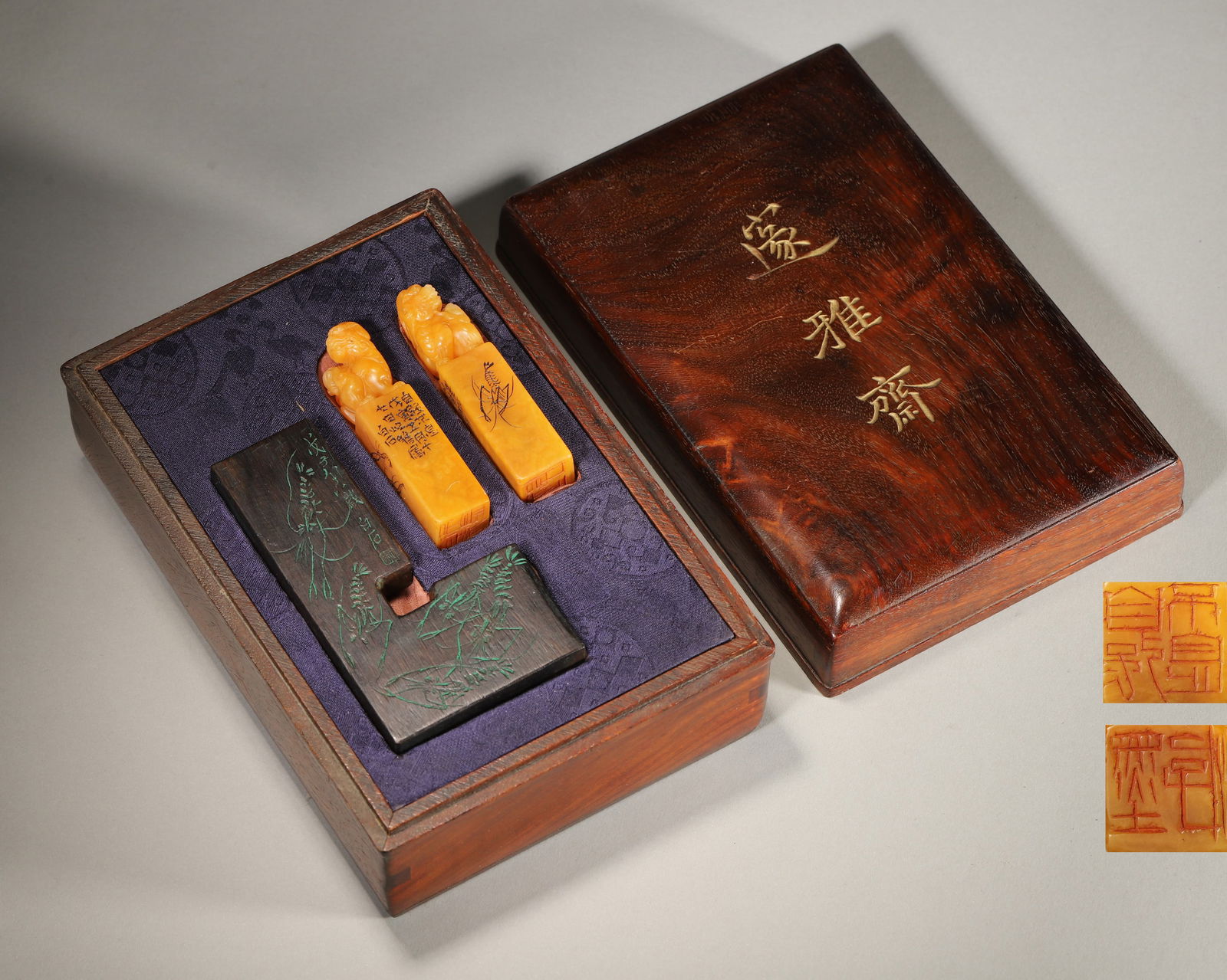 Chinese Traditional Artifact, Pair of, Signed by Qi Baishi (famous Chinese painter), Rare Tianhuang (1 of 9)