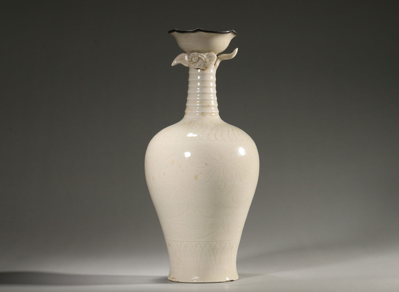 Jin Dynasty Dingyao White-Glazed Phoenix-Head Ewer with Carved Floral Motifs (1 of 5)