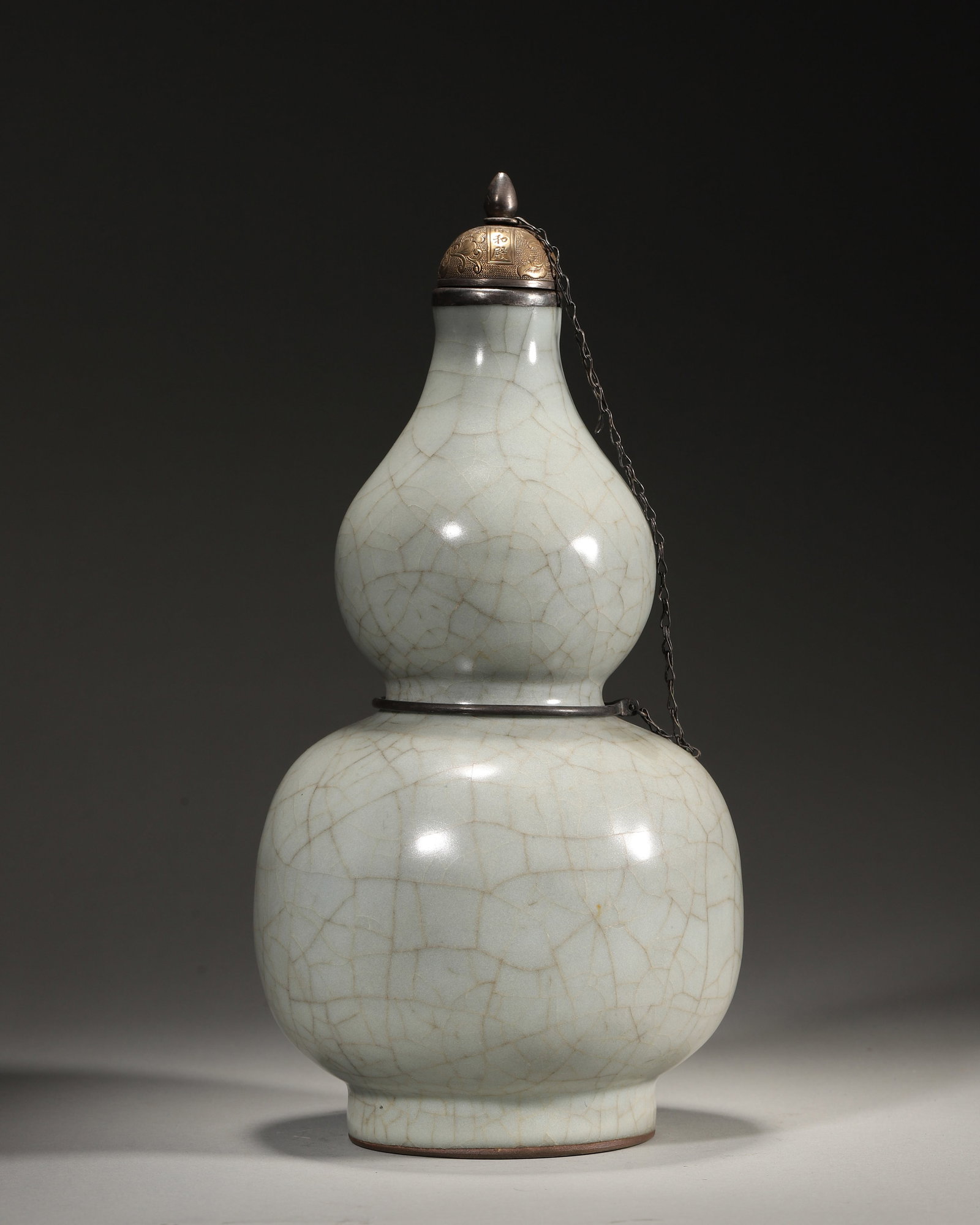 Southern Song Guan Kiln Celadon Gourd Vase ("Baohedian" Mark) (1 of 6)