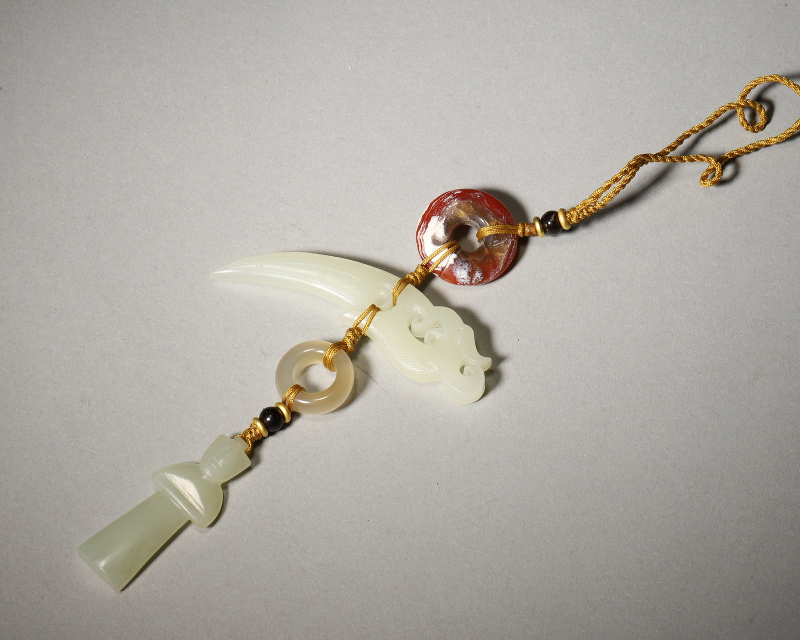 A Hetian jade set of pendants: L:4cm,6cm WT:21g