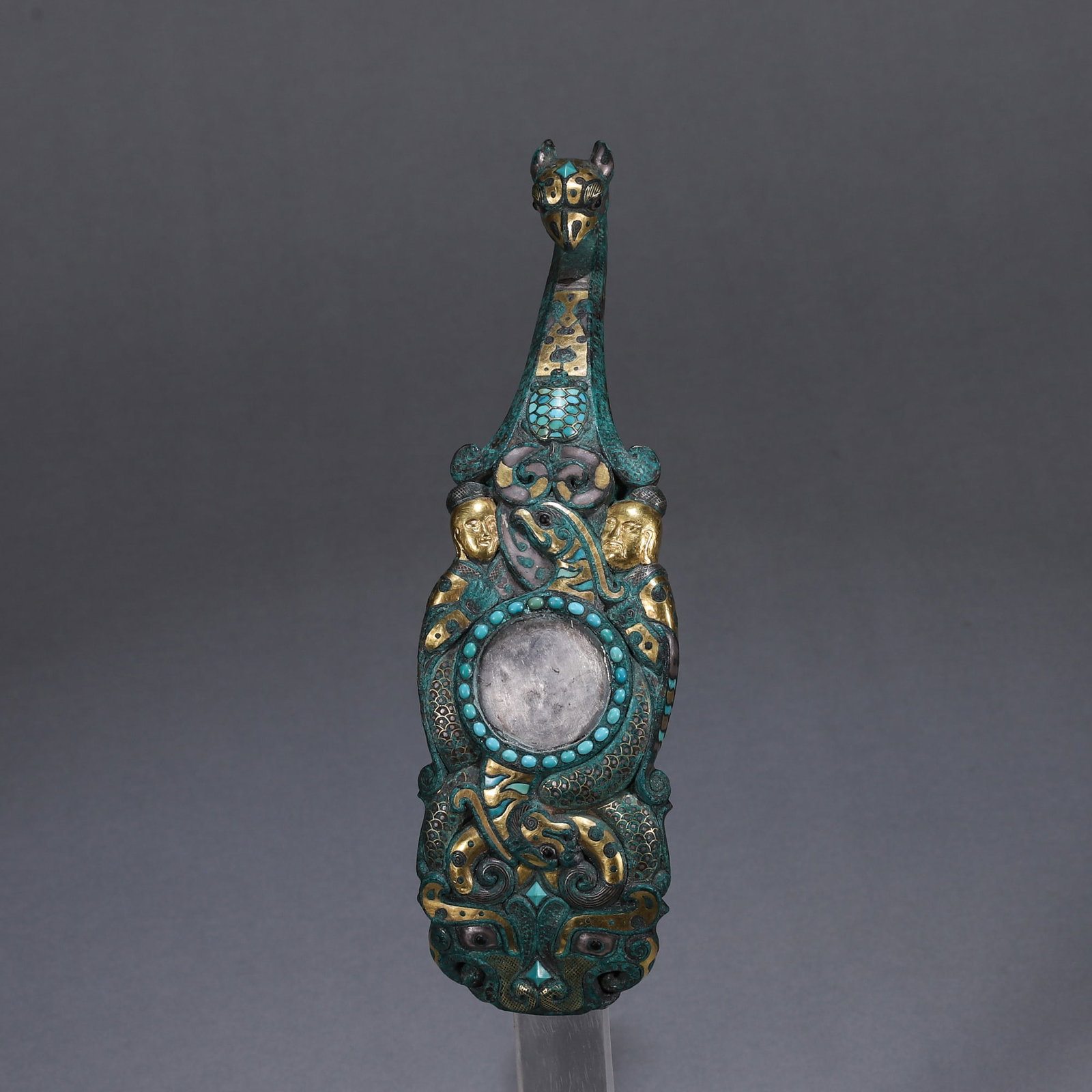 AN IMPORTANT ARCHAIC BRONZE BELT HOOK WITH GOLD AND SILVER INLAY AND TURQUOISE INLAY, LATE WARRING: L:18cm (7.09 in) W:5.5cm (2.17 in) WT:333gA fine archaic bronze belt hook, Late Warring States to Early Western Han dynasty, with gold and silver inlay, turquoise inlay, beast-head and human motifs, o
