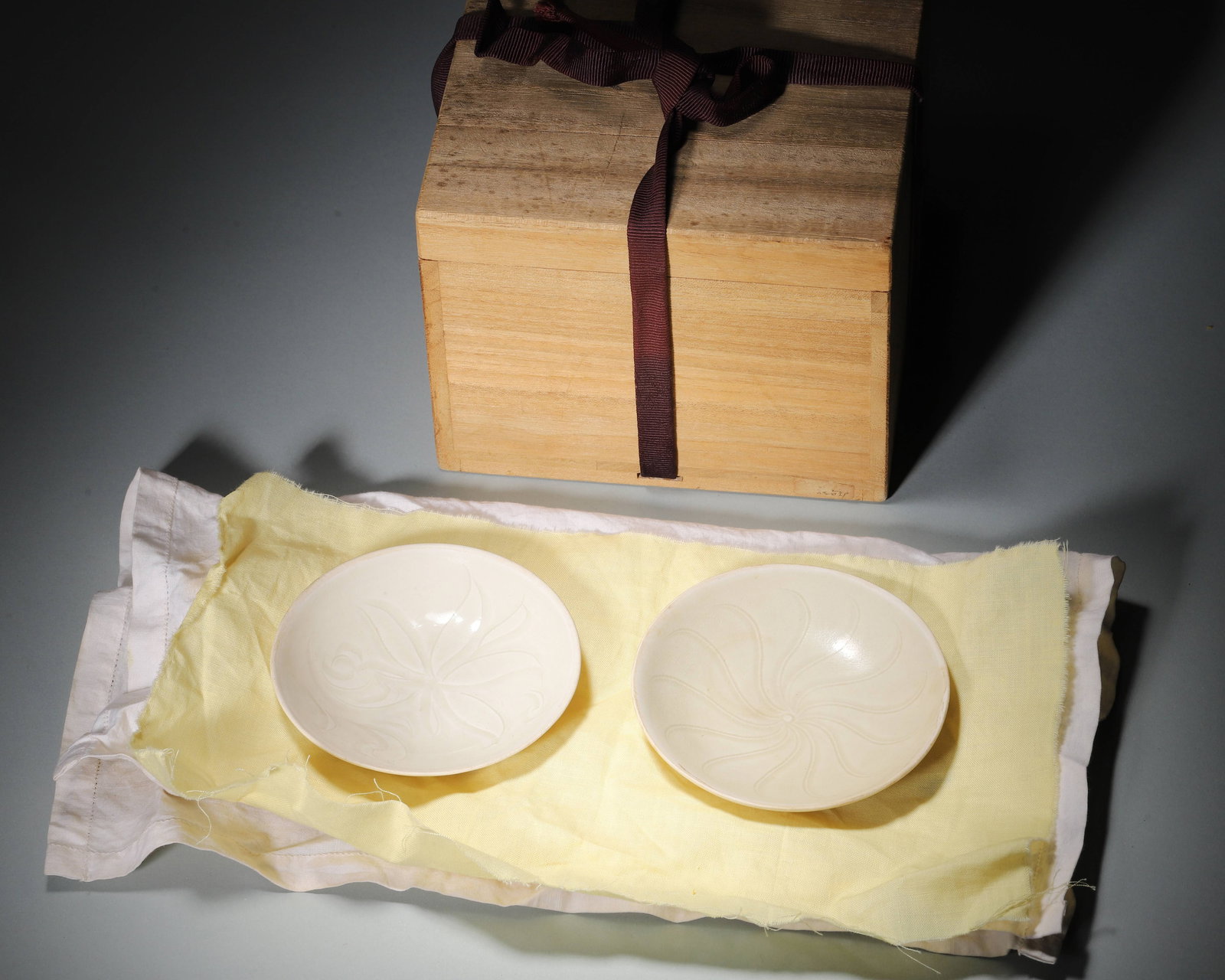Ding Kiln Pair of Porcelain Plates: Each plate is 9.8cm in diameter, and each weighs 105g