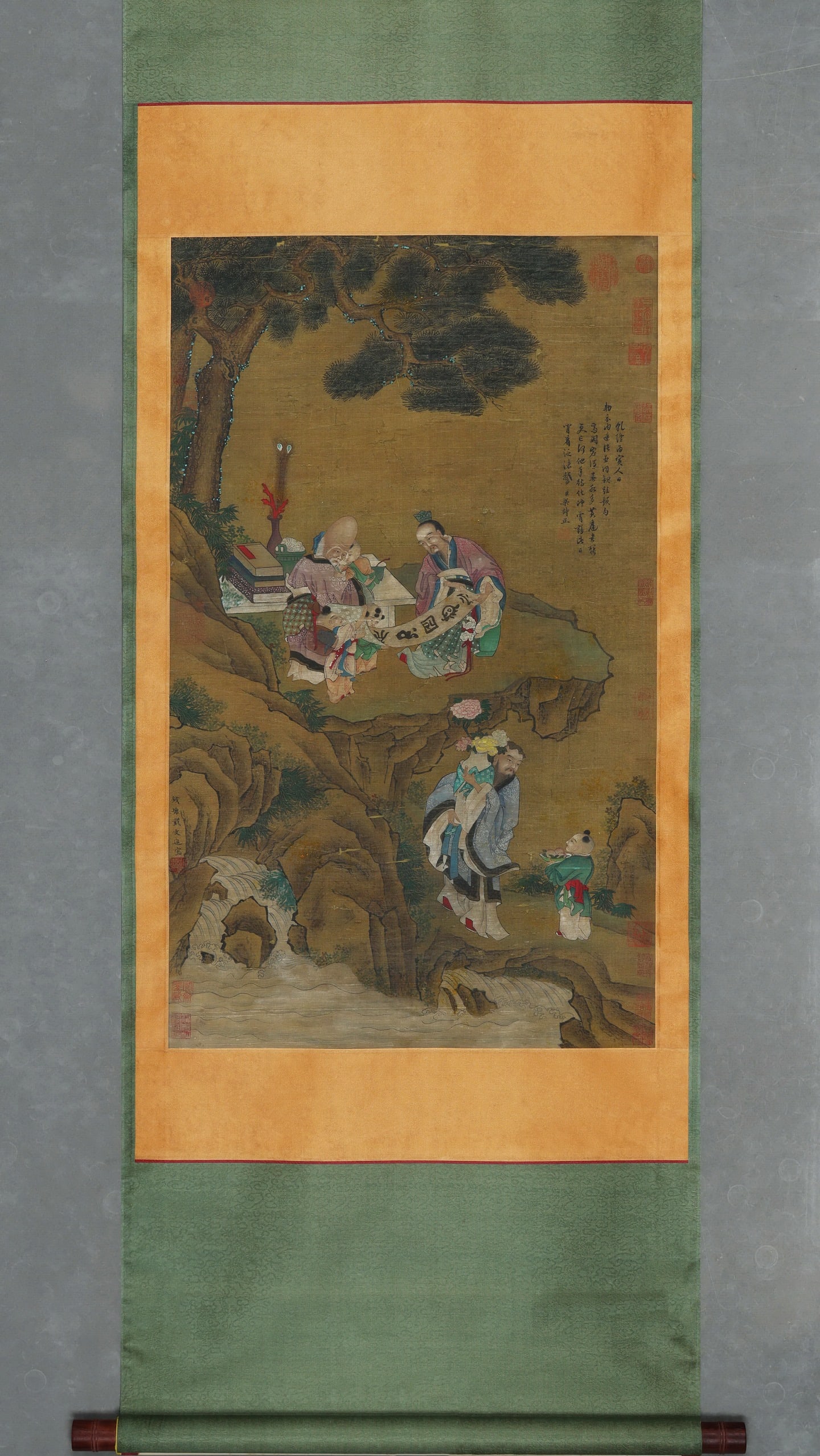 MING DYNASTY: DAI JIN - 'IMMORTAL SAGE DISCUSSING DAO' - HANGING SCROLL, SILK: Heart Size: 33.86" x 20.87" inches (86 cm x 53 cm)Colophons by Liang Shizheng, elegantly mounted.