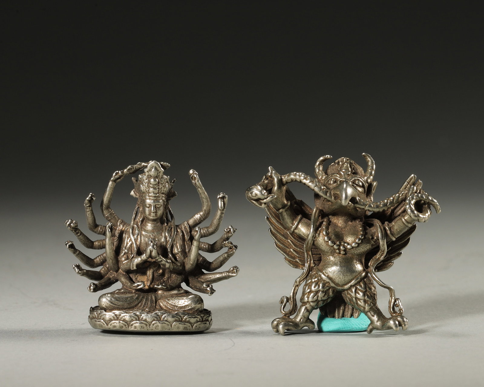 Silver Buddha statue: L:4.2cm H:4.3cm WT:75g