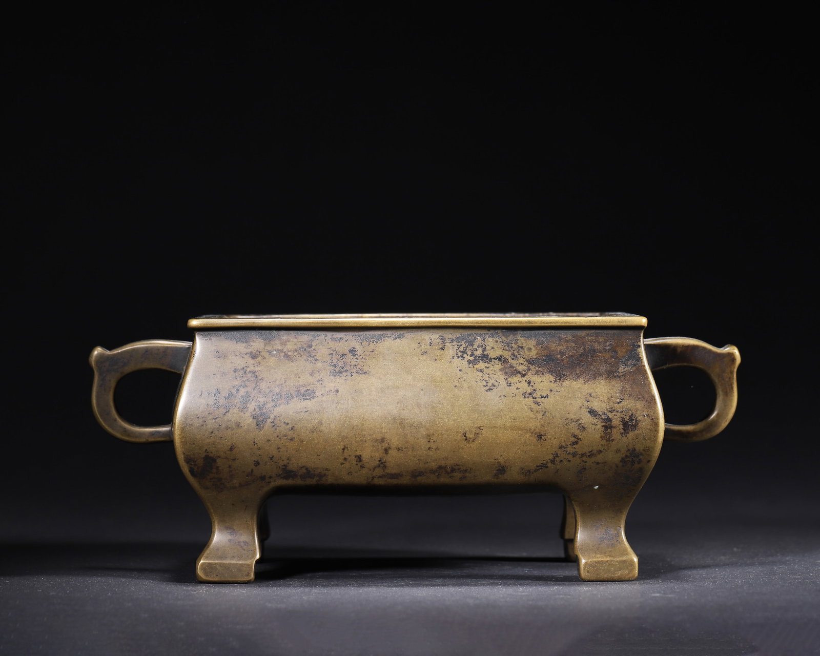 YONGZHENG PERIOD, QING DYNASTY: A BRONZE RECTANGULAR CENSER WITH RUYI-FORM HANDLES AND "DA QING YONG (1 of 8)