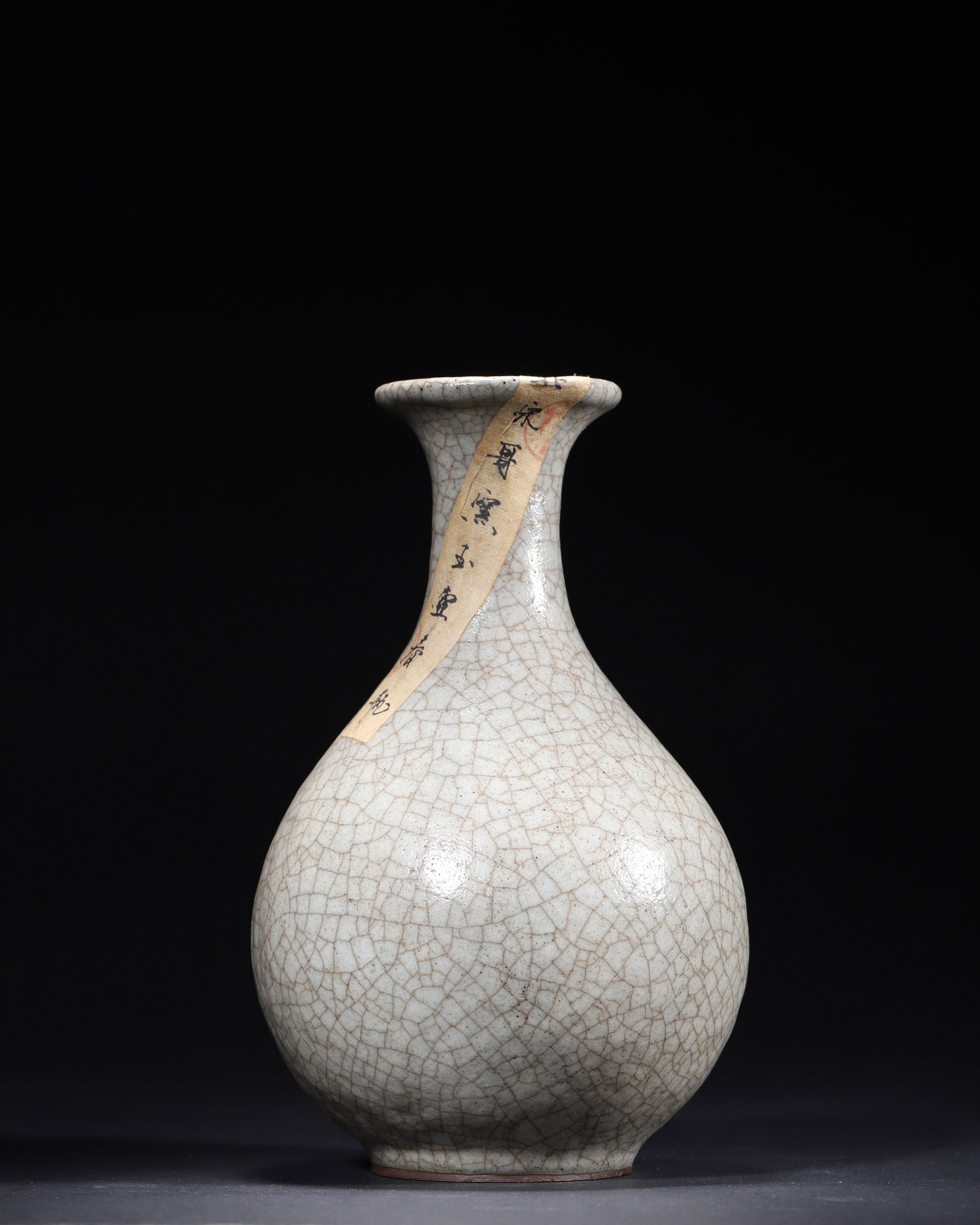 SONG DYNASTY GE WARE MOON-WHITE GLAZED YUHUCHUN VASE (1 of 6)