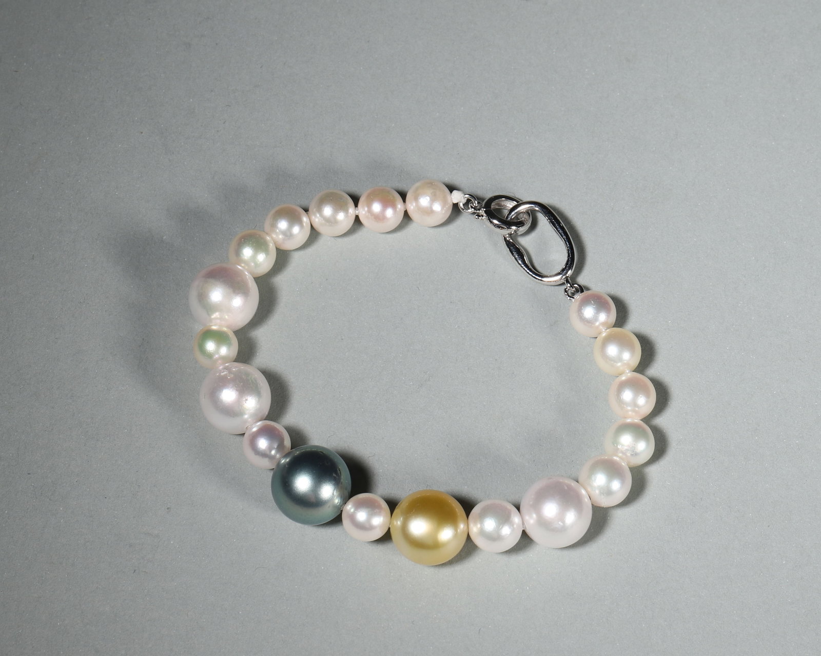 Japanese Akoya Pearl, South Sea Golden Pearl & Tahitian Black Pearl Mixed Bracelet: 11.4mm x 10.4mm x 6.8mm, Weight 16.5g (0.45"x 0.41" x 0.27", Weight 0.04lb)