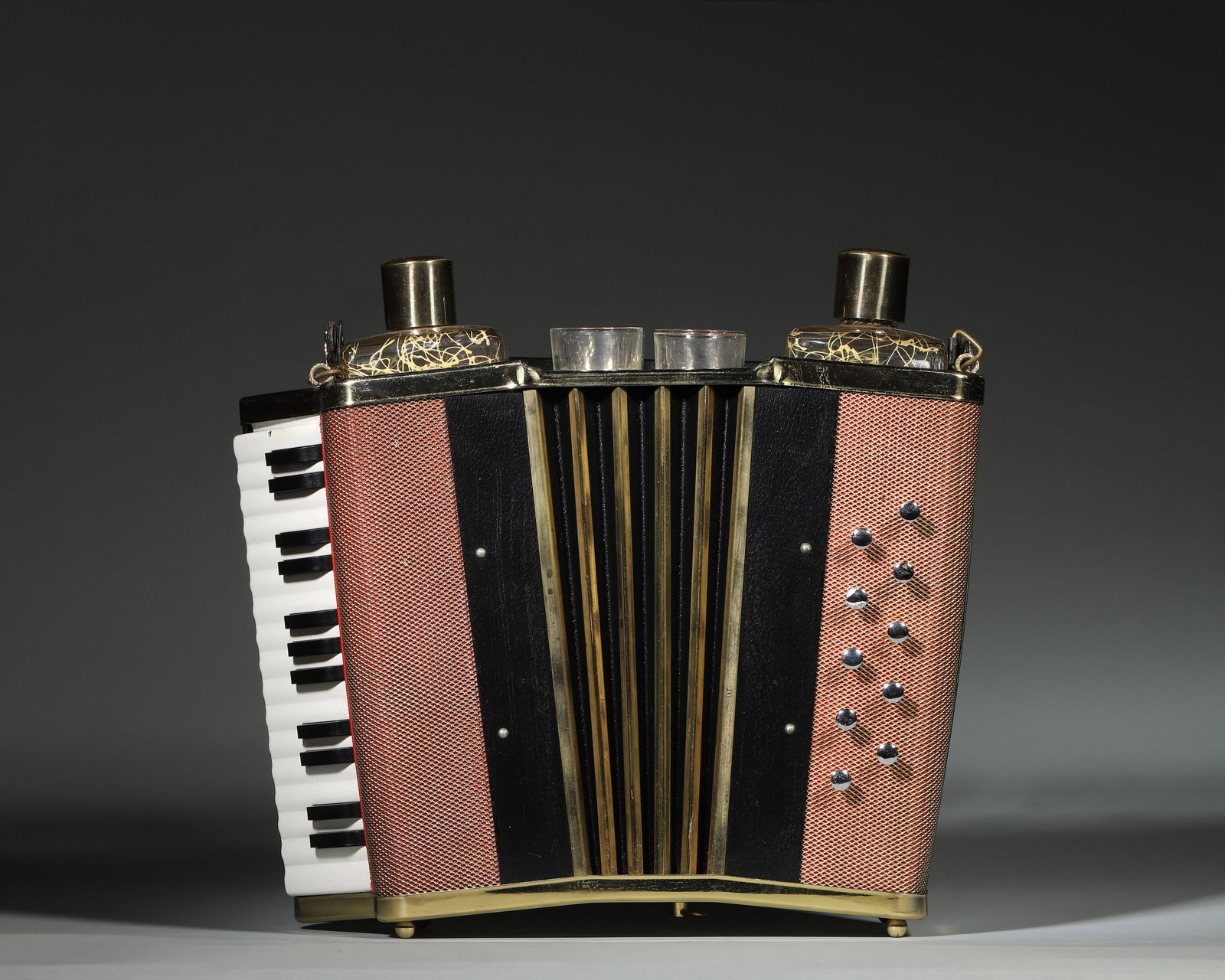 Italian Accordion-Shaped Music Box Drinks Set (1 of 7)