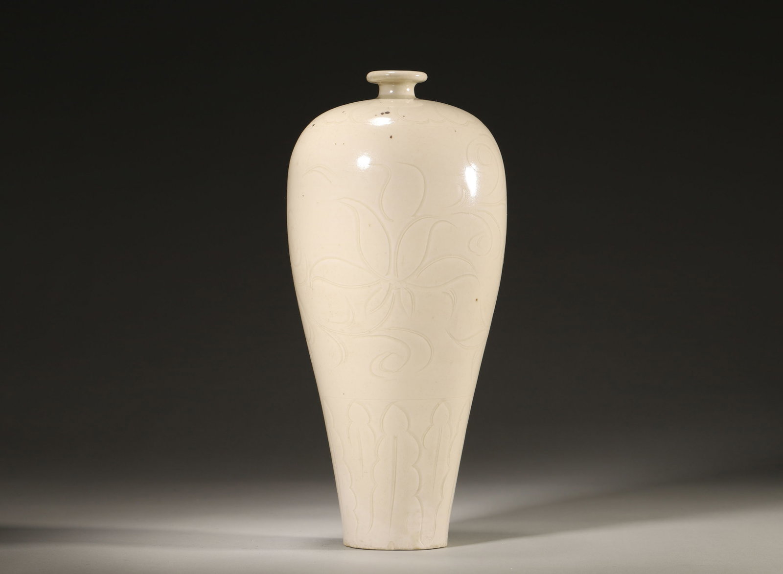 A NORTHERN SONG DYNASTY DINGYAO WHITE-GLAZED MEIPING VASE WITH INCISED FLORAL DESIGN: 4.72" x 10.63" inches (12.0 cm x 27.0 cm)This vase features a lustrous ivory-white glaze and fluidly incised patterns. A masterpiece of Northern Song Dingyao, it represents the pinnacle of Chinese whi