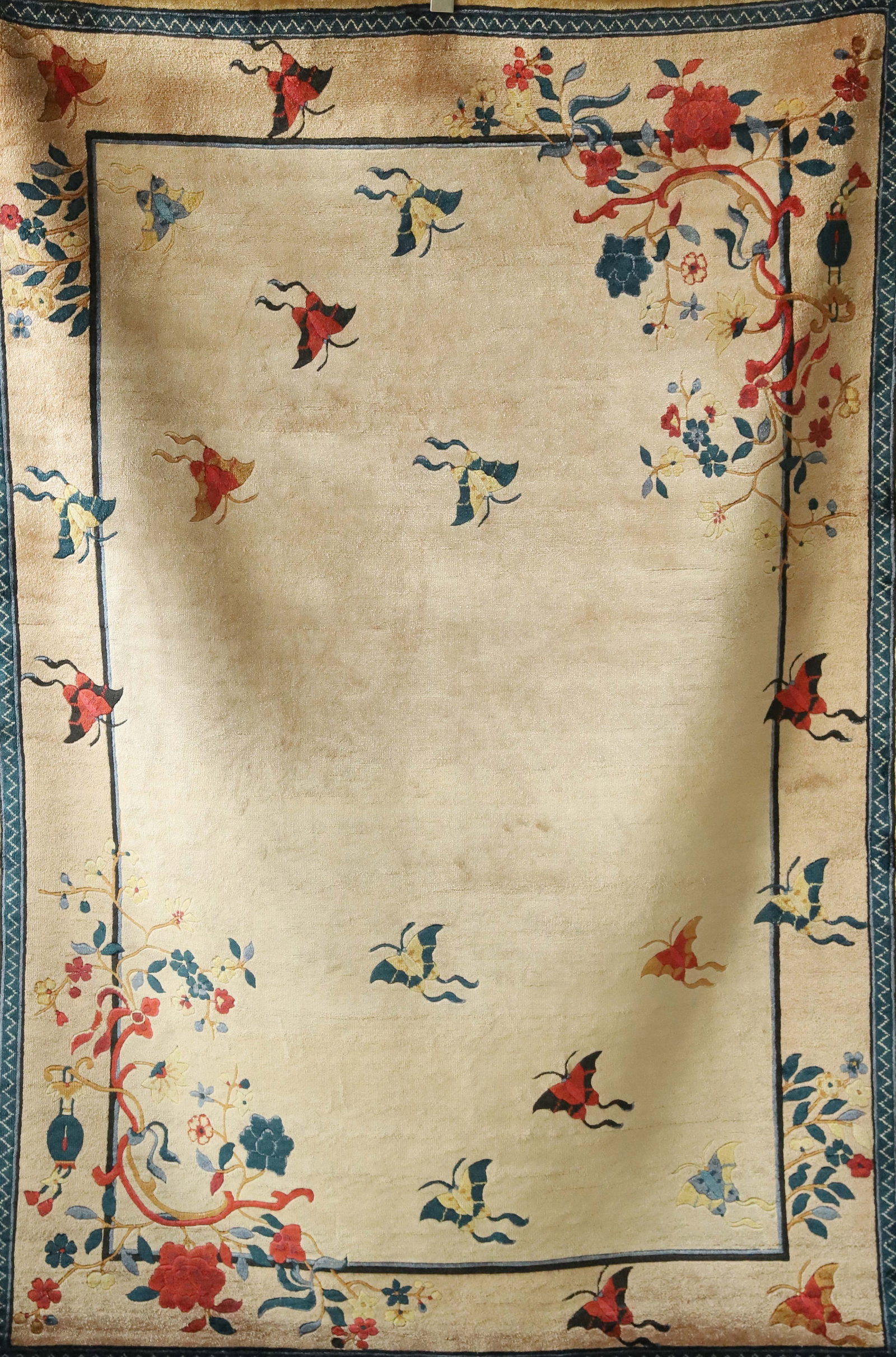 HAND-KNOTTED ART-DECO CARPET IN SILK: SILK,1.8x1.9 M, 4.5x6.5 FT,WT:8kg