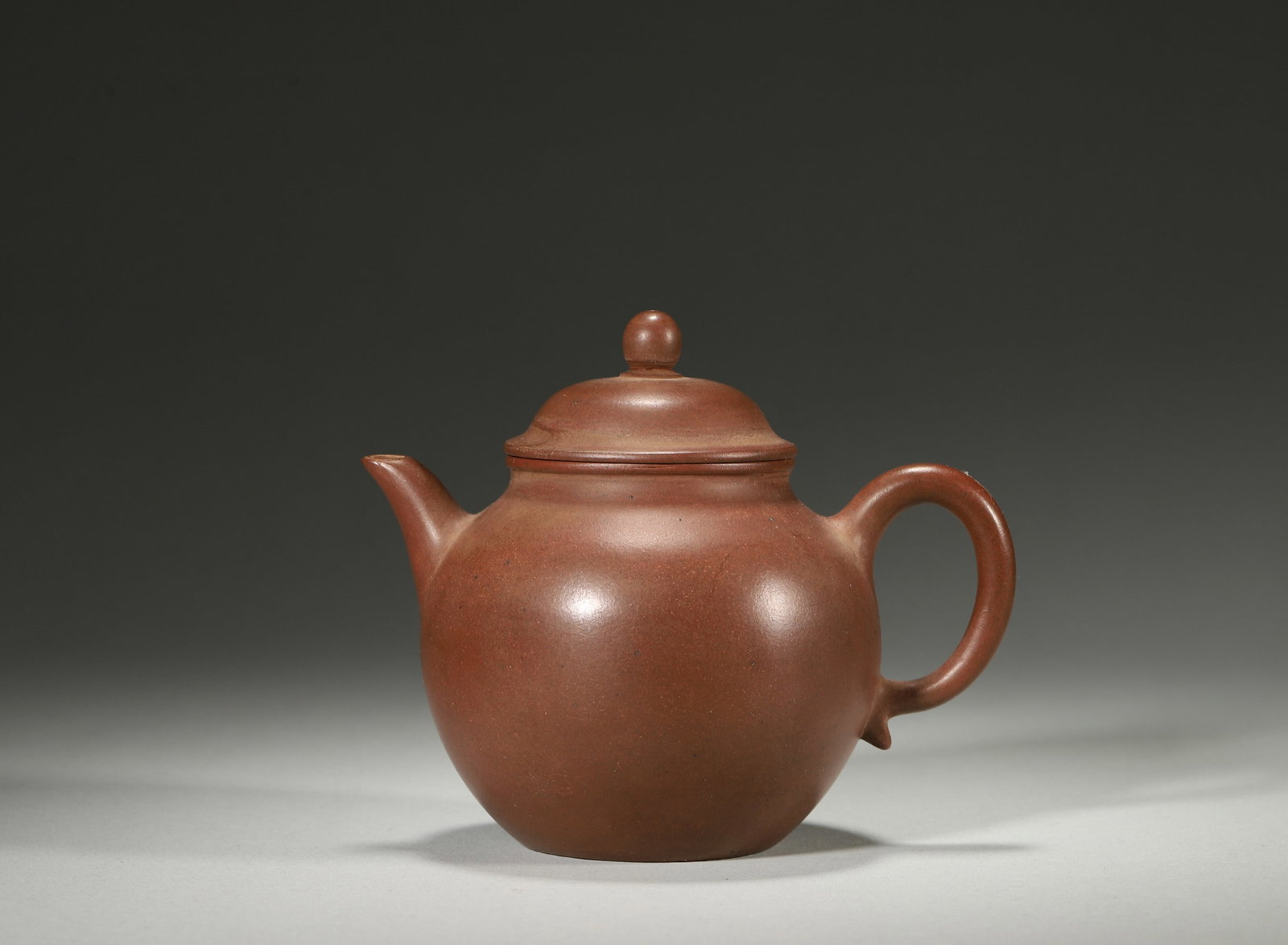 A FINE MID-QING DYNASTY (18TH–19TH CENTURY) ZISHA 'LIANZI' TEAPOT (1 of 6)