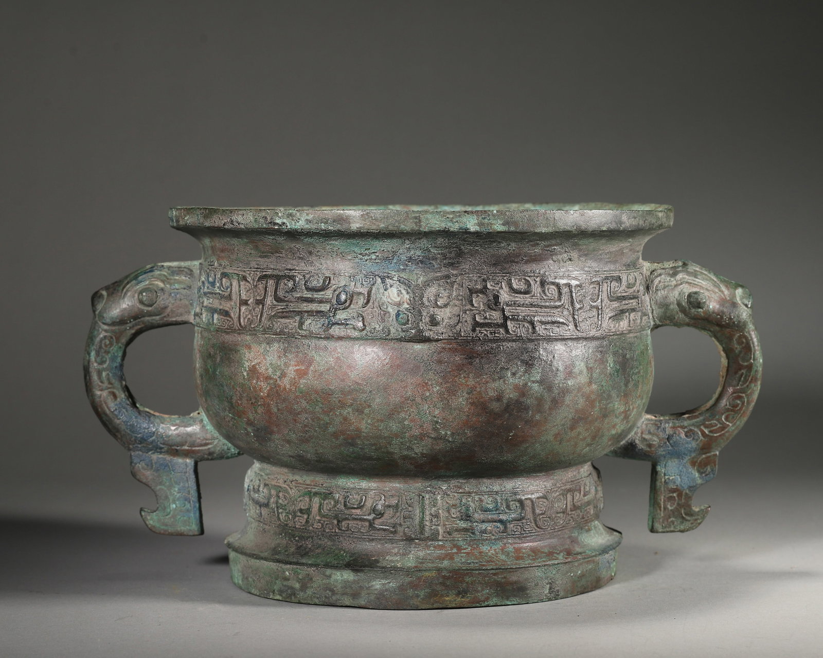 AN IMPORTANT ARCHAIC BRONZE FOOD VESSEL (GUI) WITH TAOTIE PATTERNS, EARLY WESTERN ZHOU DYNASTY (1 of 7)