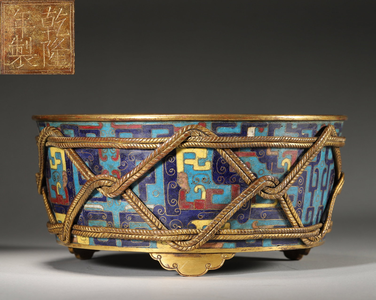 A CLOISONNÉ CENSER WITH KUI-DRAGON AND ROPE PATTERNS,QING DYNASTY,CHINA: 7.28" x 7.48" (D:18.5cm x H:19cm) | 2.84 lbs (1287g)A fine imperial gilt-bronze cloisonné enamel 'rope-knot' censer, Qianlong mark and period, decorated with geometric patterns and gilt-bronze ropewo