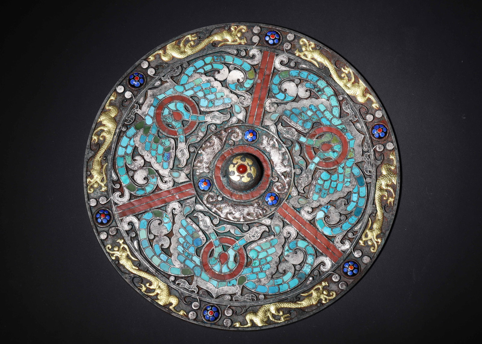 WARRING STATES PERIOD BRONZE MIRROR WITH GOLD AND SILVER INLAY, TURQUOISE INLAYS, AND DIVINE BEAST: 9.45" inches (24.0 cm) | Weight: 3.25 lbs (1475.0 g)An aristocratic mirror from the Warring States Period, featuring a bronze surface decorated with gold and silver inlay, turquoise and gemstone inlay