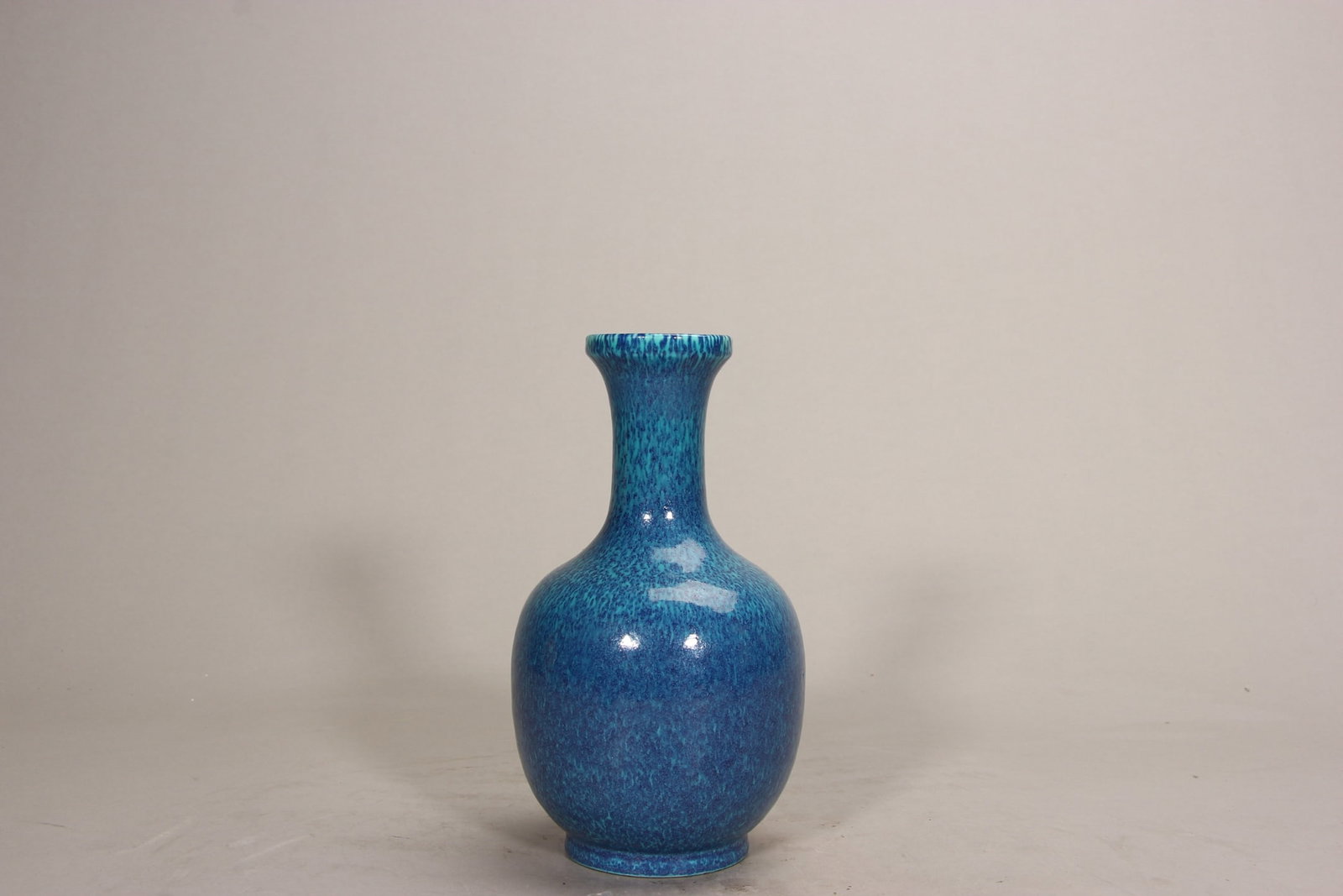 A FINE MID-QING PERIOD ROBINS'-EGG GLAZED VASE: H6.38in (H16.2cm)This elegant vase is covered in a rich robins'-egg glaze with natural flowing crystalline patterns, a masterpiece of mid-Qing monochrome porcelain. A rare example embodying exceptiona