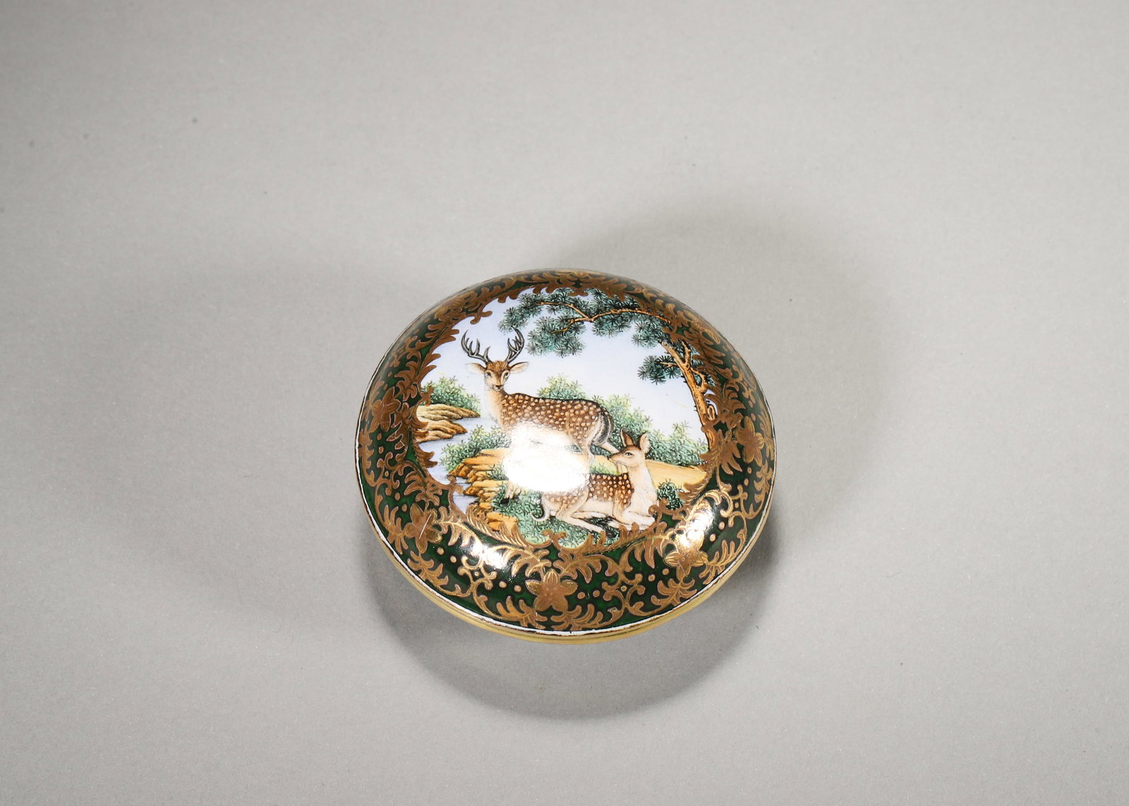 QIANLONG PERIOD, QING DYNASTY COPPER-BODIED ENAMEL BOX WITH DEER MEDALLION (1 of 6)