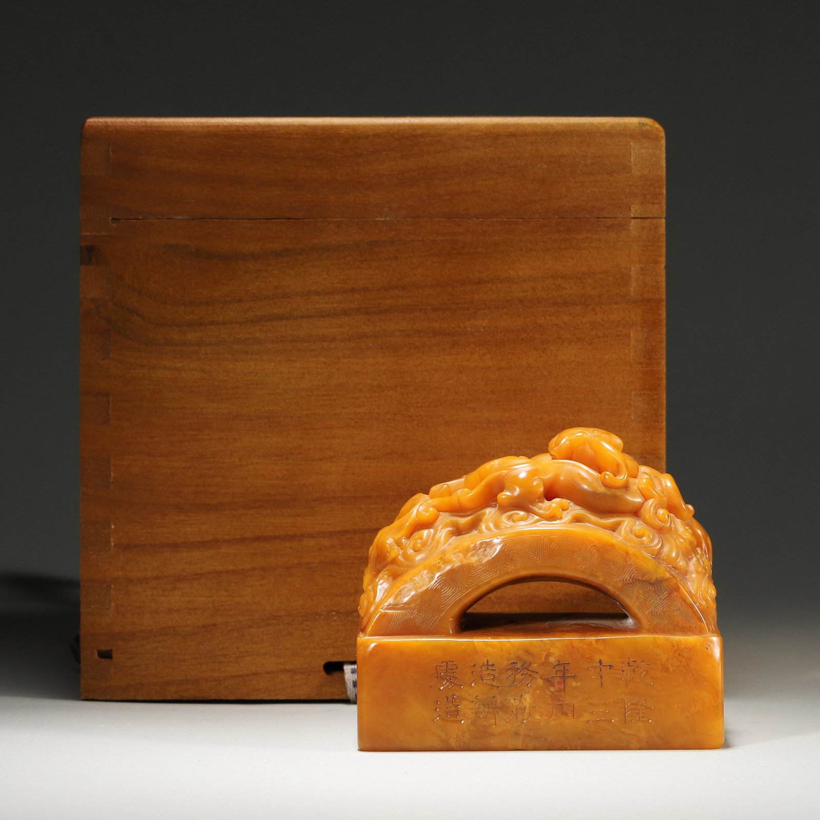 A TIANHUANG STONE 'EMPEROR'S SEAL' WITH CHILONG KNOB, QIANLONG PERIOD, QING DYNASTY: L: 8.8cm (3.46in) W: 4.8cm (1.89in) Weight: 216g (0.48lb)A superb Qianlong period imperial Tianhuang stone seal, carved with chilong, imperial mark, top-quality stone, extremely rare, high historical 