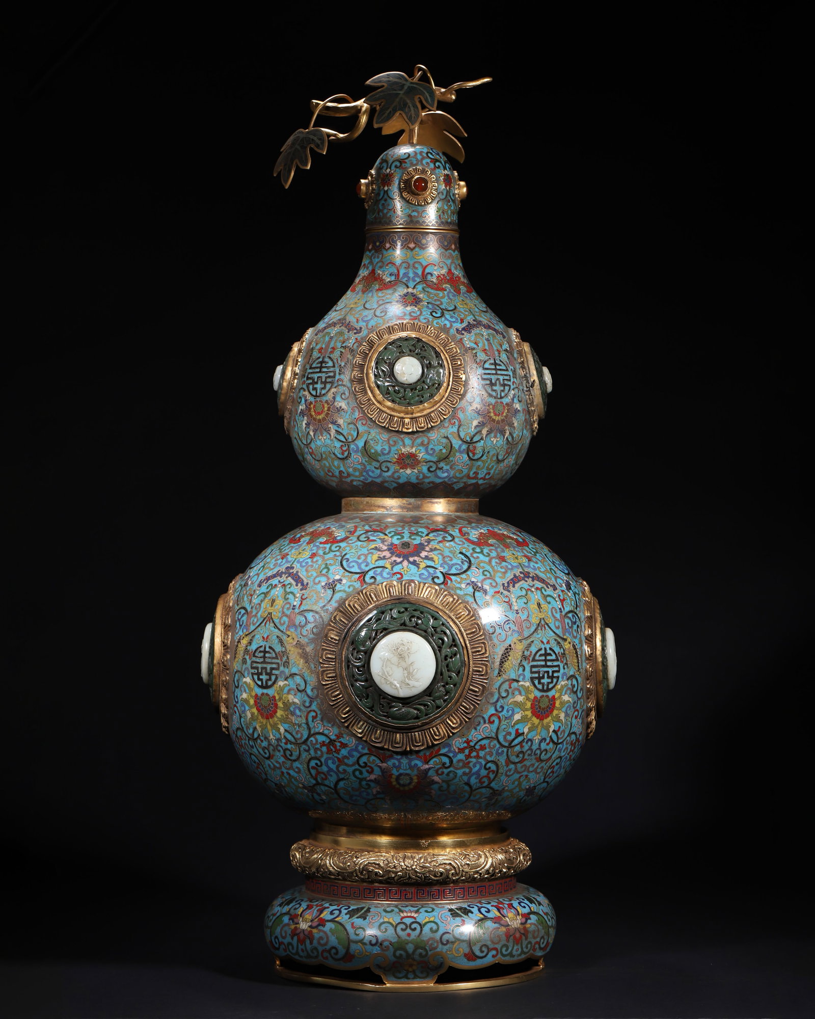 A FINE IMPERIAL CLOISONNÉ ENAMEL AND JADE INLAID GOURD VASE, QIANLONG PERIOD, QING DYNASTY: 11.81in x 25.59in (30.0cm x 65.0cm), 14.674lb (6656.0g)This imperial gourd vase, crafted in the 52nd year of Qianlong reign, features cloisonné enamel, gilt bronze, and jade inlays. The four-script i