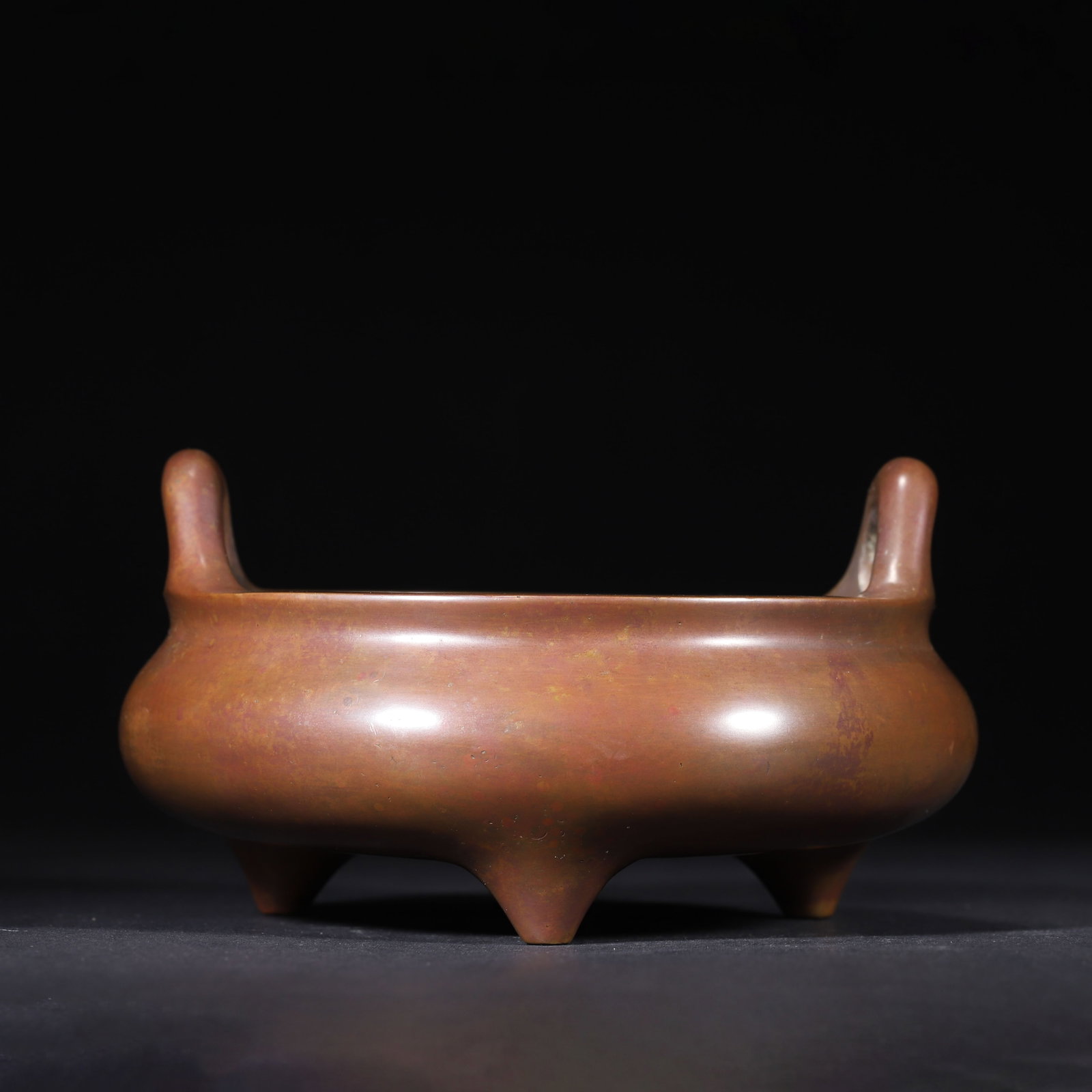 QING DAOGUANG PERIOD BRONZE TRIPOD CENSER WITH BRIDGE HANDLES, YOUHENG TANG MARK: 6.3" x 3.54" (16.0cm x 9.0cm) 3.384lb (1535g)This fine Qing Daoguang period bronze censer, dated 1847, features elegant bridge handles and a rich reddish-brown patina. Bearing the "Youheng Tang" mark,