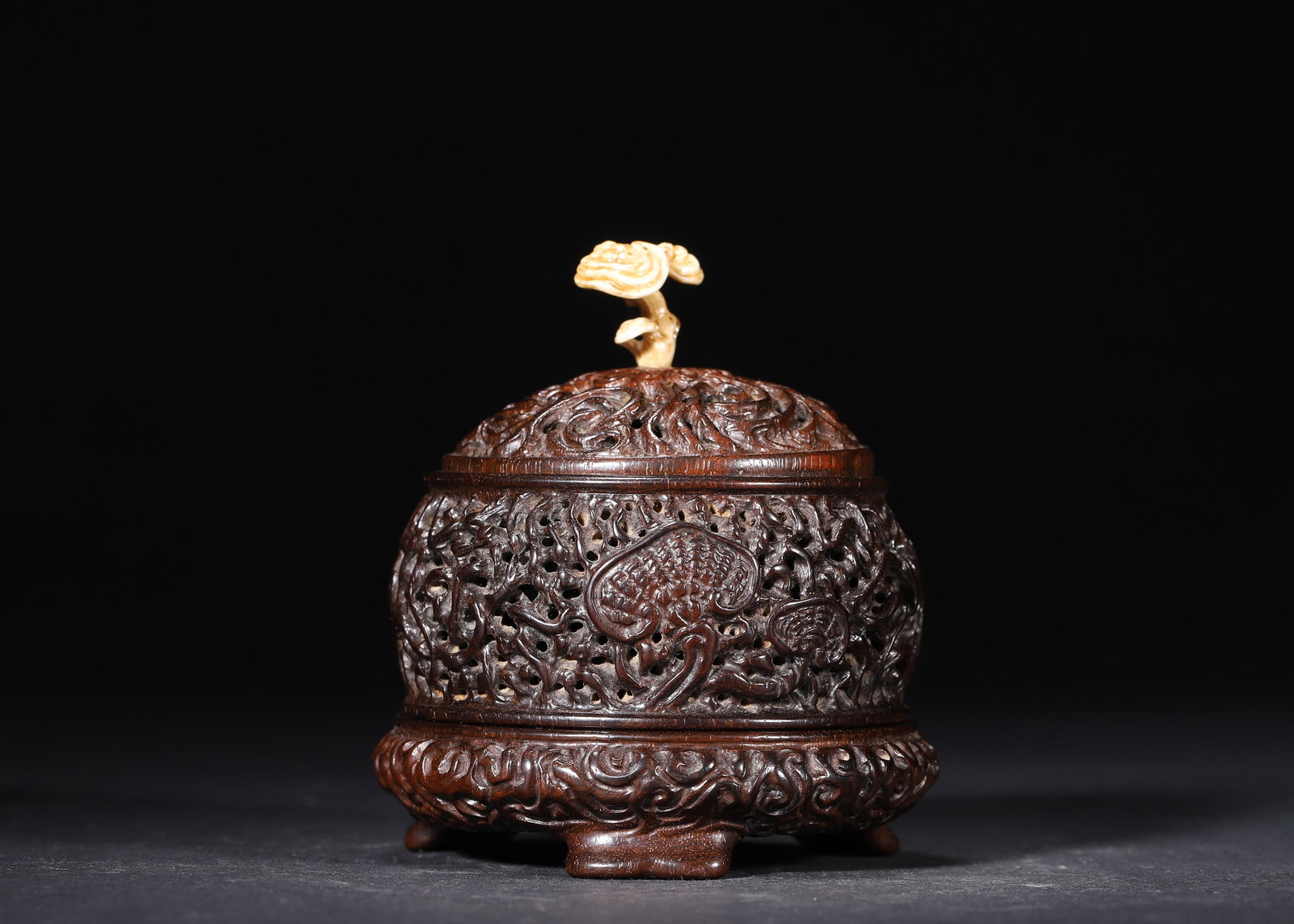 QING DYNASTY, A ZITAN OPENWORK CENSER CARVED WITH LINGZHI PATTERNS, INSET WITH HORN CARVED LINGZHI: 3.15" x 3.54" (8.0cm x 9.0cm) 0.229lb (104g)This zitan censer features intricate openwork carving of lingzhi and vines, topped with a horn-carved lingzhi finial. It exemplifies the exquisite craftsman
