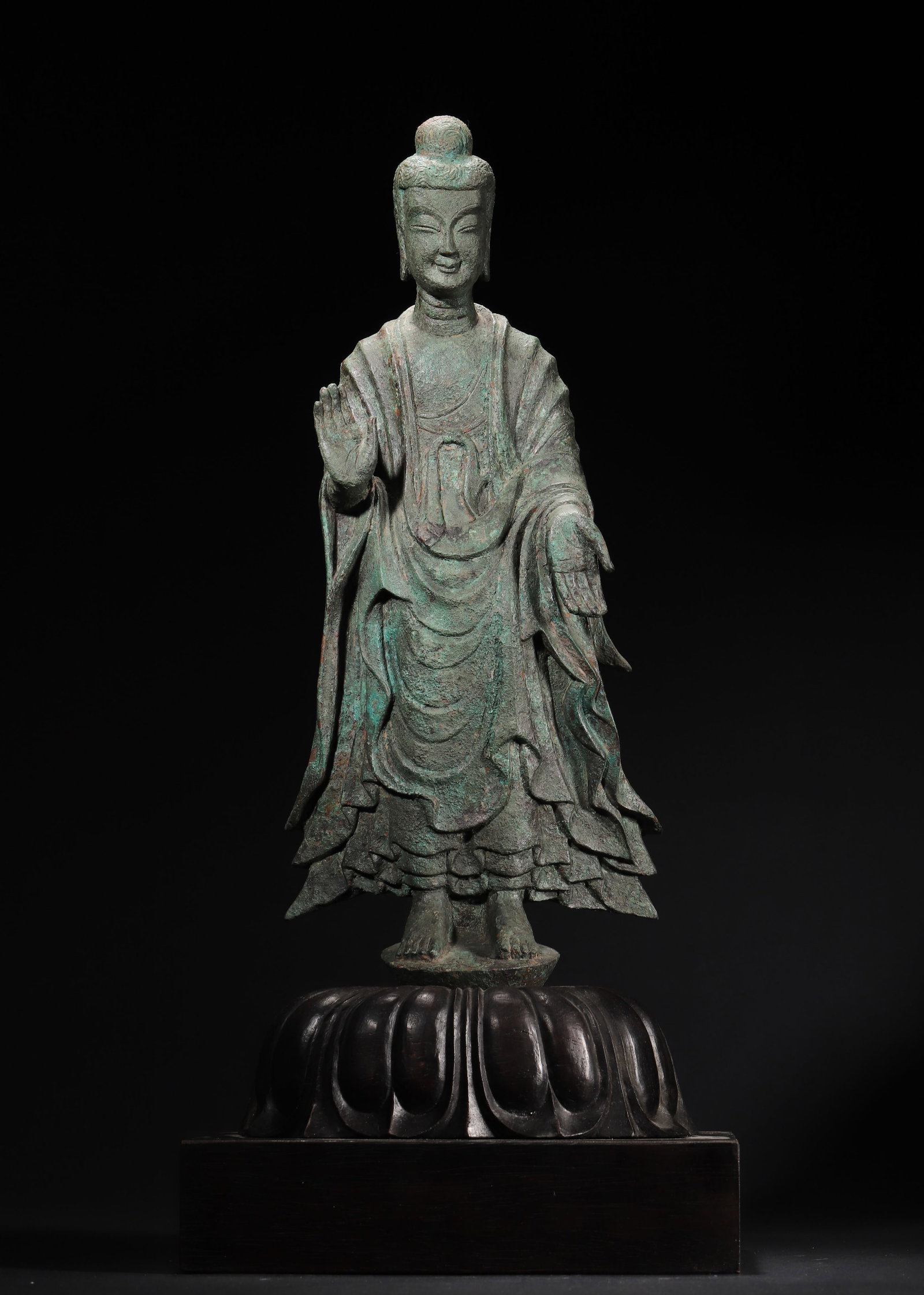 SUI TO EARLY TANG DYNASTY BRONZE STANDING SHAKYAMUNI BUDDHA STATUE (LATER FITTED WOOD BASE): 8.27in x 6.3in x 18.5in (21.0cm x 16.0cm x 47.0cm), 10.269lb (4658.0g)A fine Sui to Early Tang bronze standing Shakyamuni Buddha, with right hand in abhaya mudra, wearing a flowing robe, with heavy pa