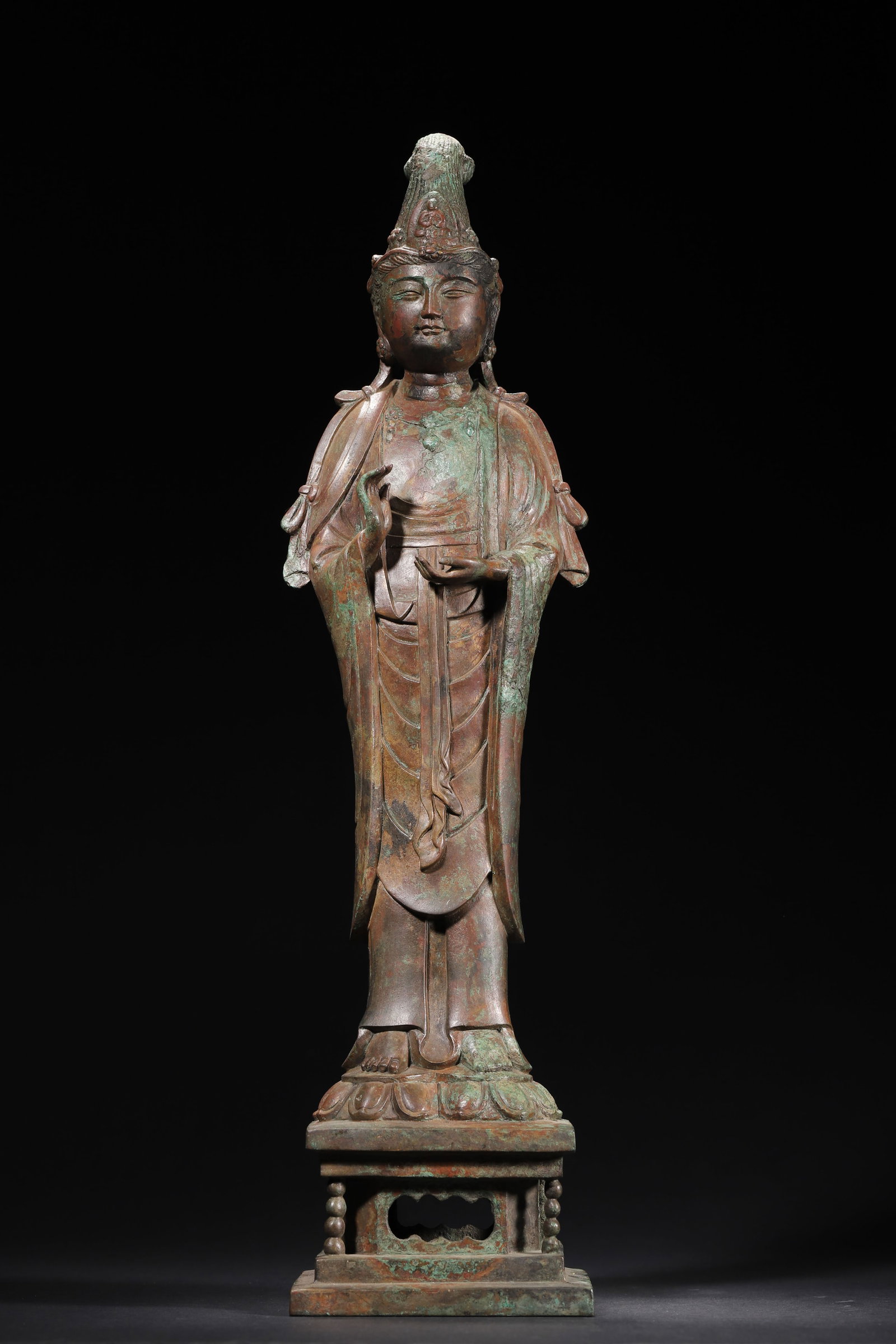 SUI TO EARLY TANG DYNASTY BRONZE STANDING GUANYIN BODHISATTVA STATUE: 3.94in x 3.94in x 15.75in (10.0cm x 10.0cm x 40.0cm), 8.448lb (3832.0g)A fine Sui to Early Tang bronze standing Guanyin Bodhisattva, with right hand in abhaya mudra, wearing a flowing robe, standing o