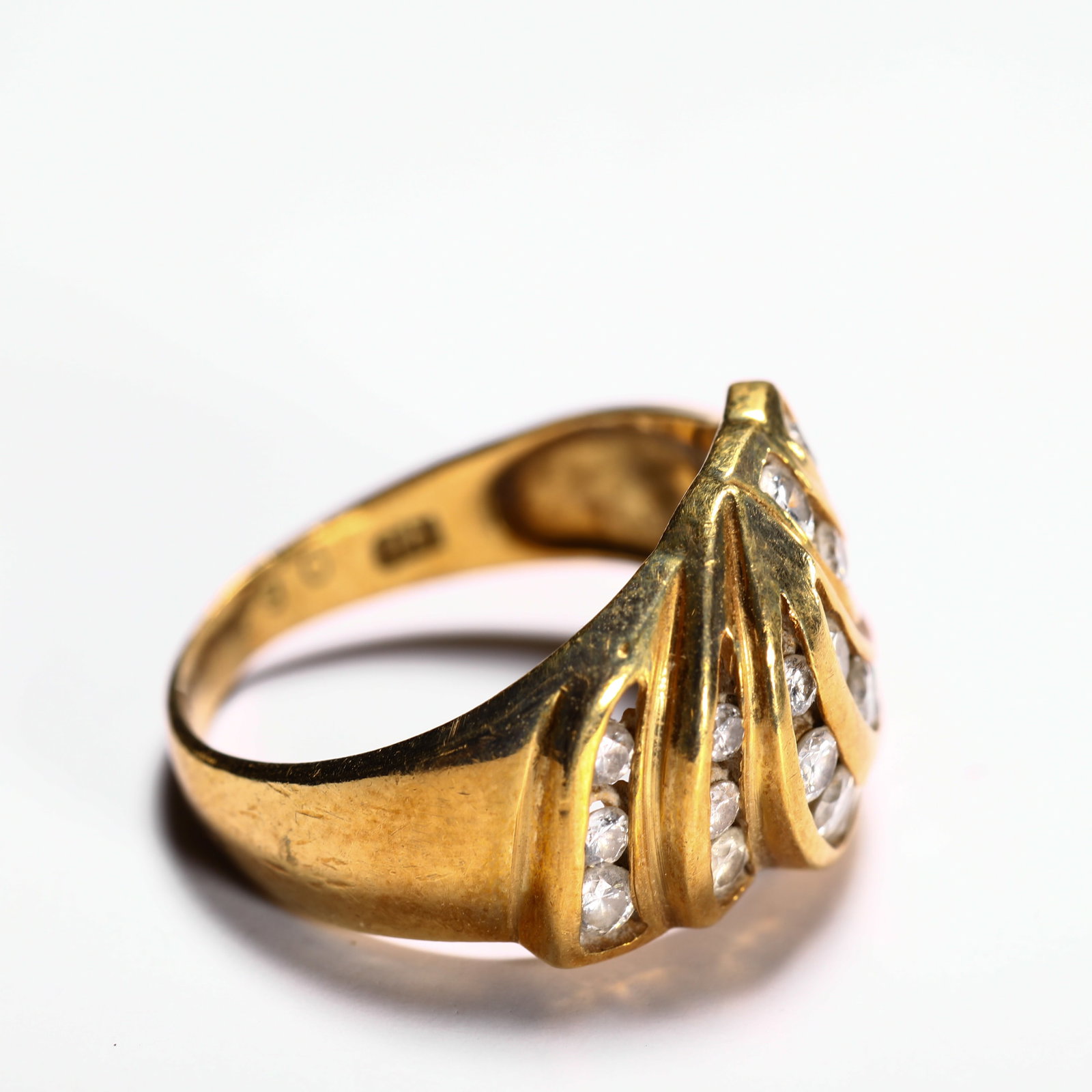 18K GOLD RING - 2