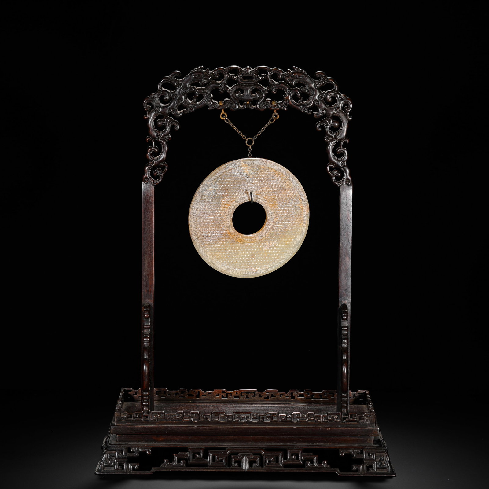 WARRING STATES PERIOD, JADE DISC WITH QING DYNASTY ROSEWOOD HANGING FRAME