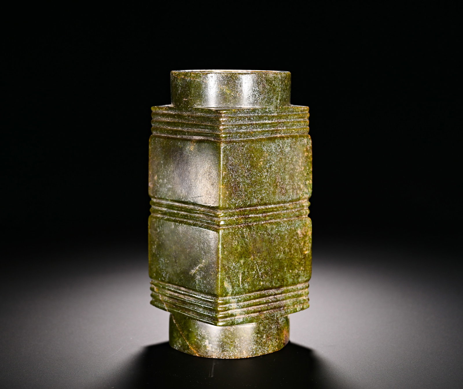 LIANGZHU CULTURE ANCIENT JADE STRING PATTERN JADE CONG: Liangzhu Culture ancient jade cong decorated with horizontal string patterns. The well-proportioned segmented jade cong features square exterior and circular inner bore. Parallel horizontal lines ador