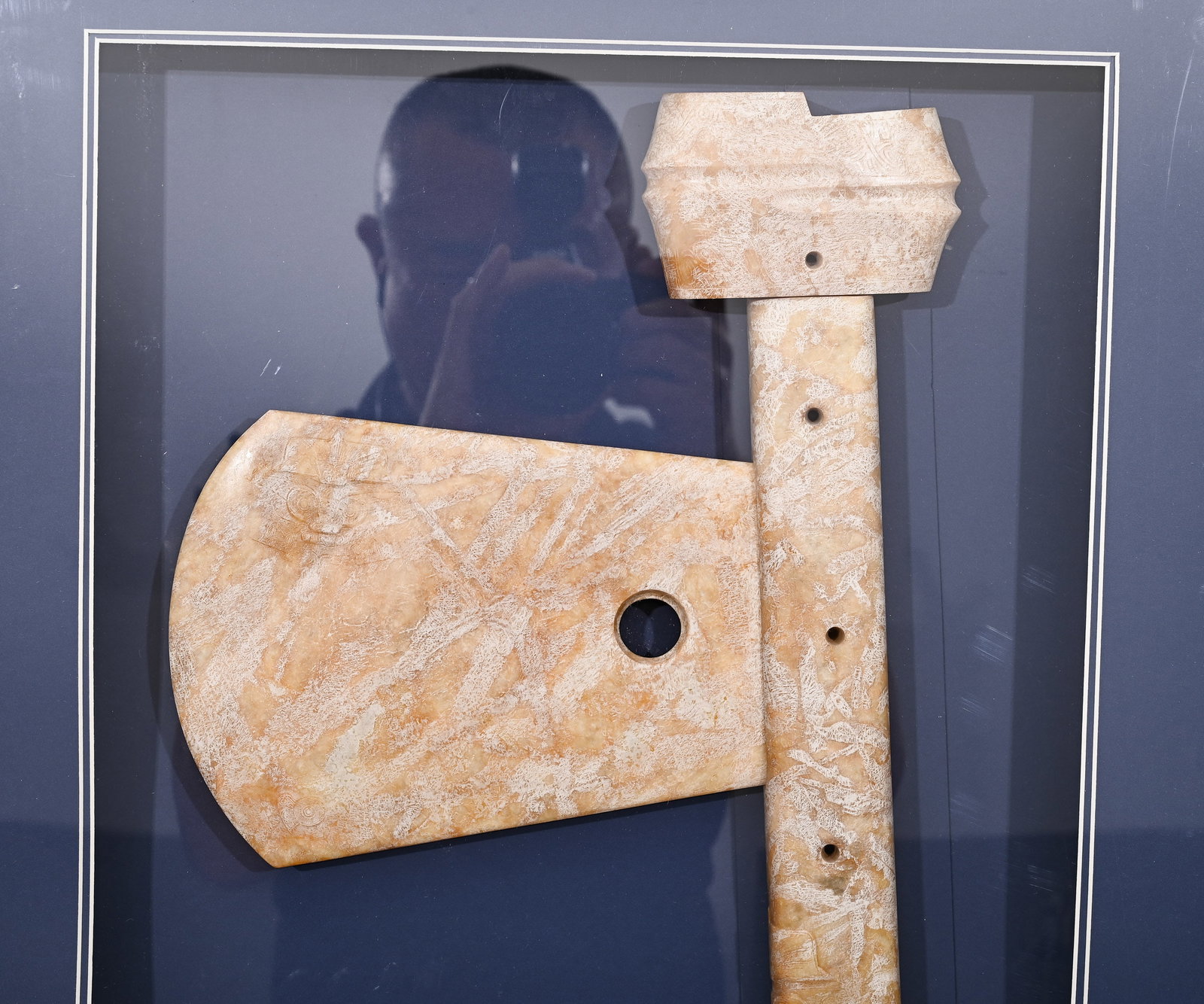 ANCIENT JADE AXE HANGING SCREEN - 2