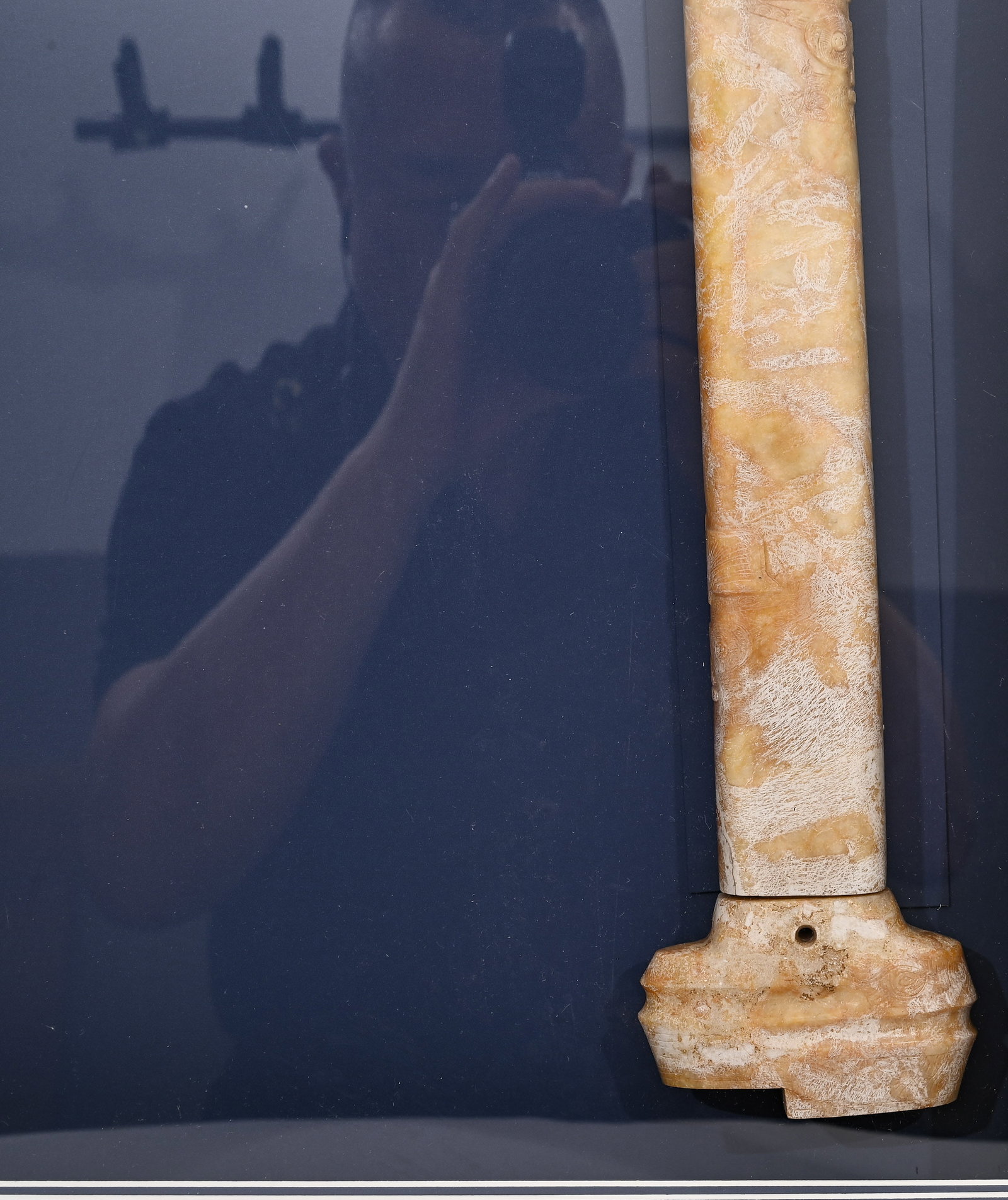 ANCIENT JADE AXE HANGING SCREEN - 3
