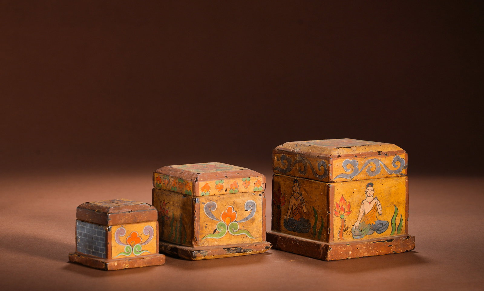 TANG DYNASTY CRYSTAL RELIC BOX: Dimensions: Width: 8.5cm (3.35in), Height: 9cm (3.54in), Weight: 1700g (3.75lb)Item description ? The East is Red Auctions
