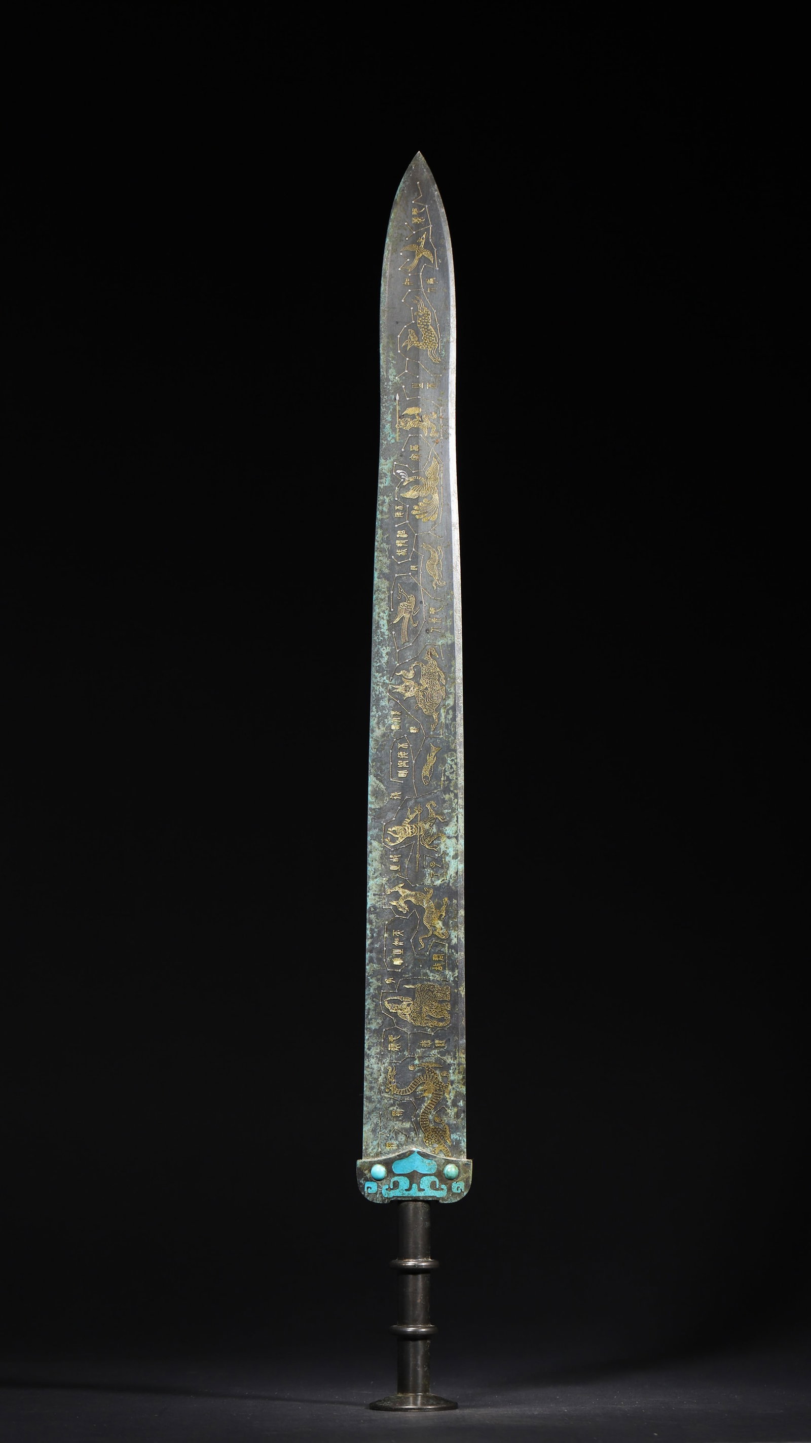 Warring States to Han Dynasty, Gold-Inlaid Bronze Sword with Beast Motifs: A fine bronze sword from the Warring States to Han Dynasty, featuring gold-inlaid astronomical and beast patterns, turquoise inlays, and inscriptions. It reflects the ritual system and cosmology of th