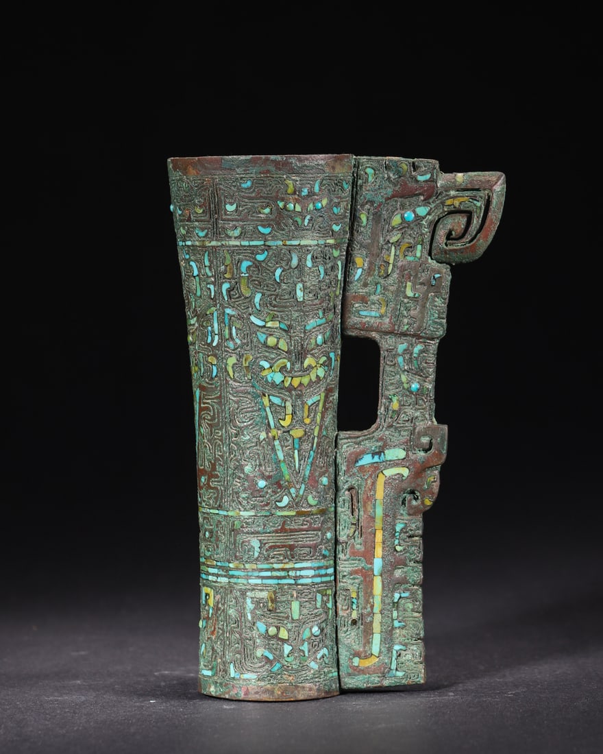 Early Western Zhou Dynasty, Bronze Turquoise-Inlaid Beast-Head Pattern Handle: An Early Western Zhou Dynasty bronze handle, finely inlaid with turquoise beast-head and dragon motifs. Features elaborate patterns and ancient patina, embodying superb craftsmanship and historical