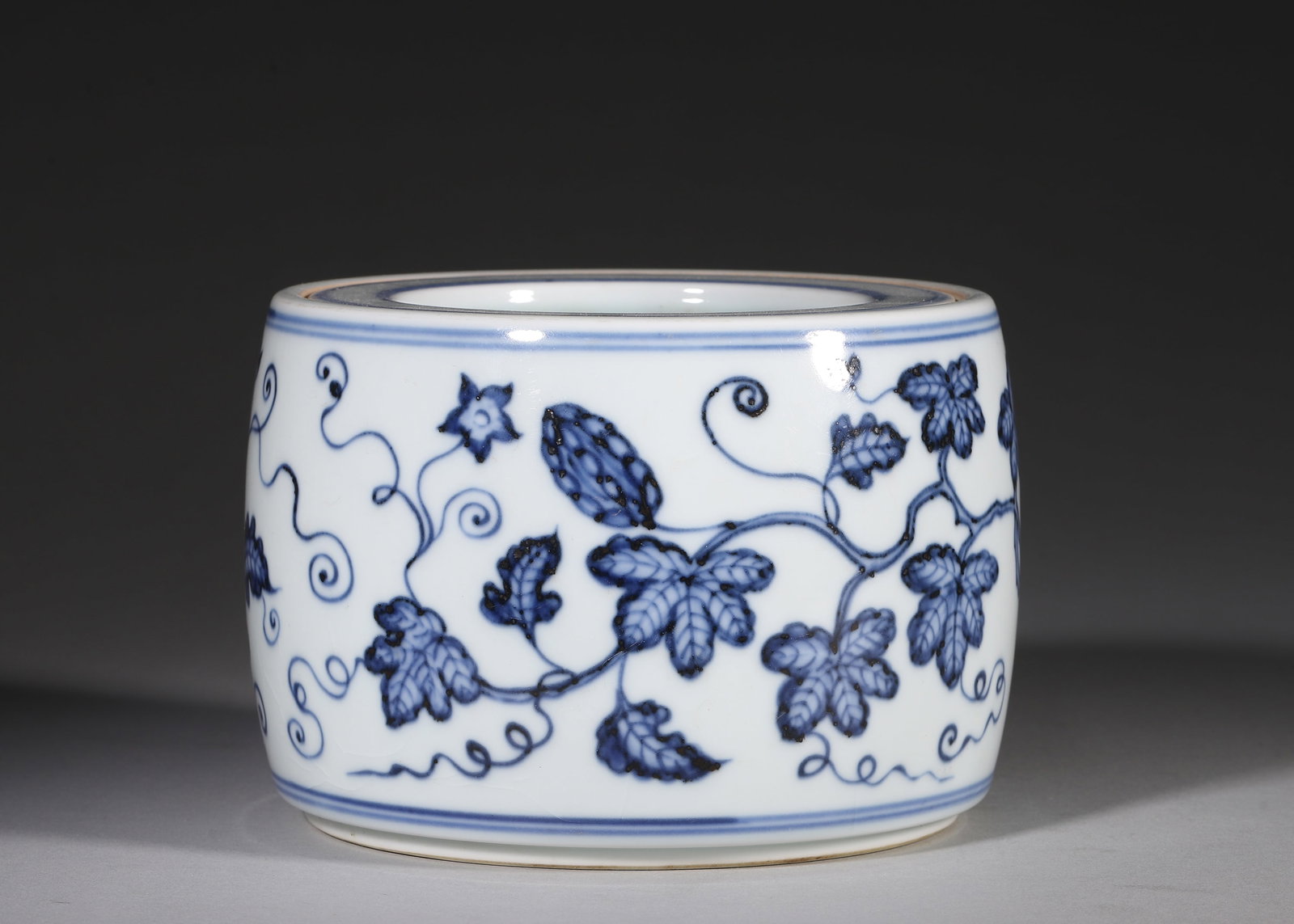 Ming Dynasty, Xuande Period, Blue and White Cricket Jar with Grape and Melon (1 of 12)