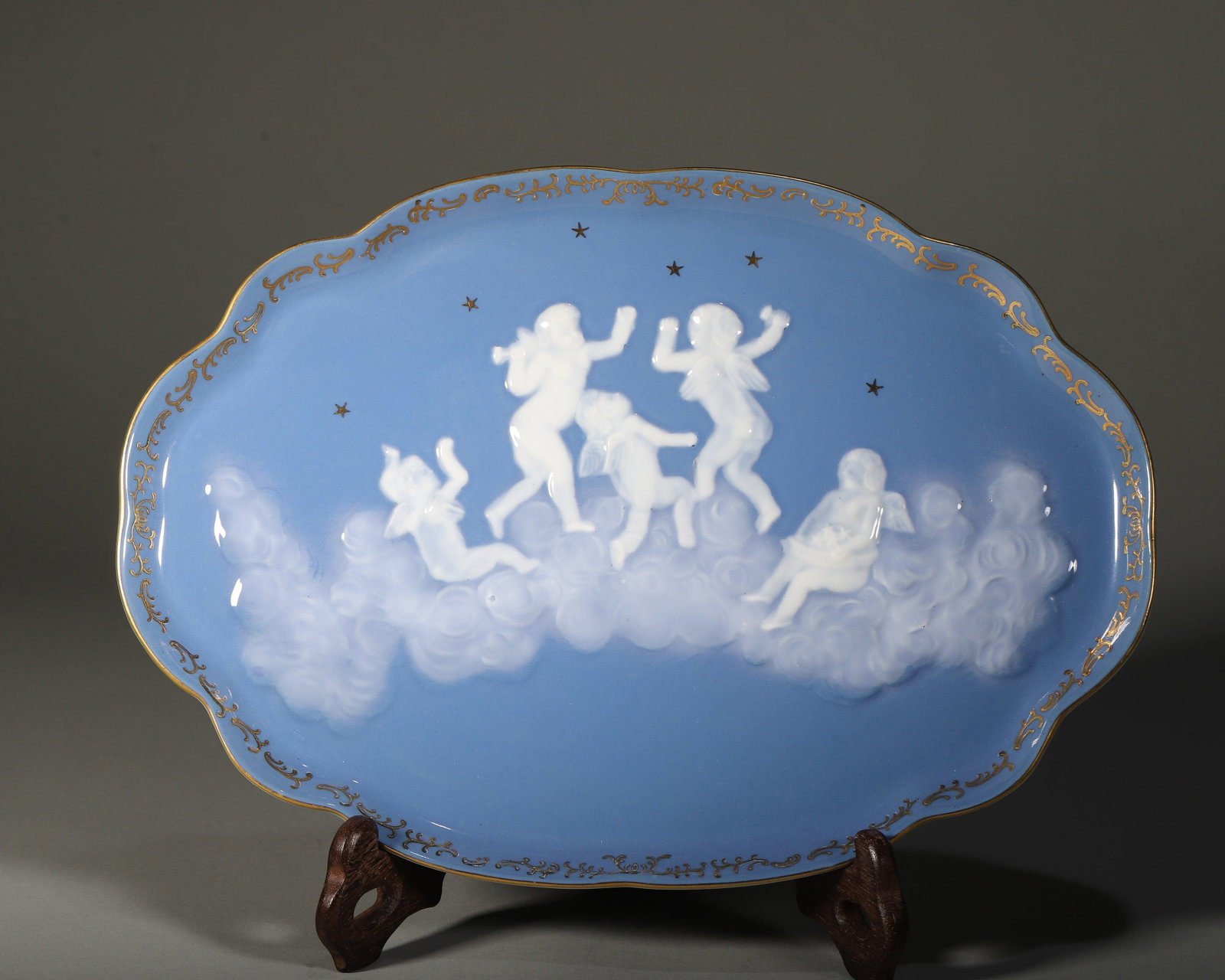 French Old-Paris Enamel Plate with Applied White Relief of the Holy Infant: French Old-Paris Enamel Plate with Applied White Relief of the Holy Infant, offered in fine condition. Dimensions: Length: 30cm (11.81in), Width: 21cm (8.27in), Height: 2cm (0.79in) Item description