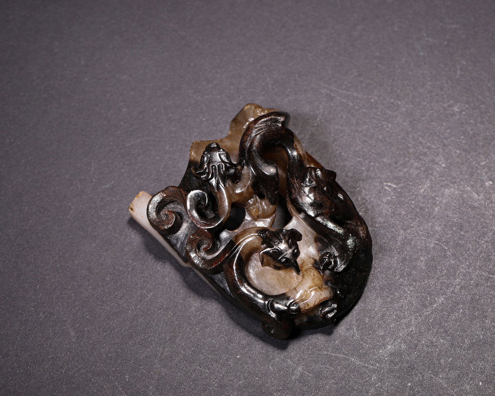 Han Dynasty, Hetian Jade Openwork Chicken Heart Pendant with Double Chilong (1 of 6)