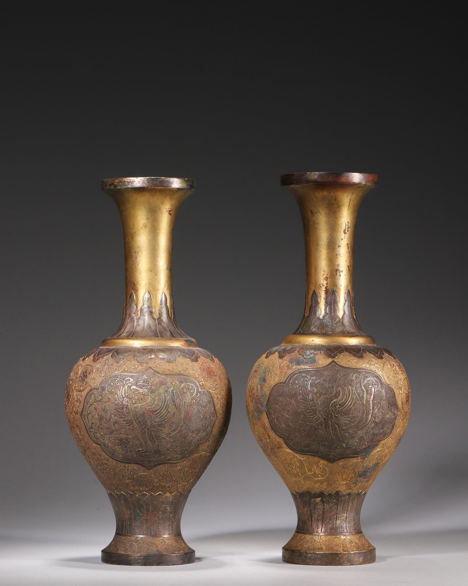 Tang Dynasty, Pair of Gilt Silver Vases with Carved Phoenix and Floral Pattern (1 of 10)