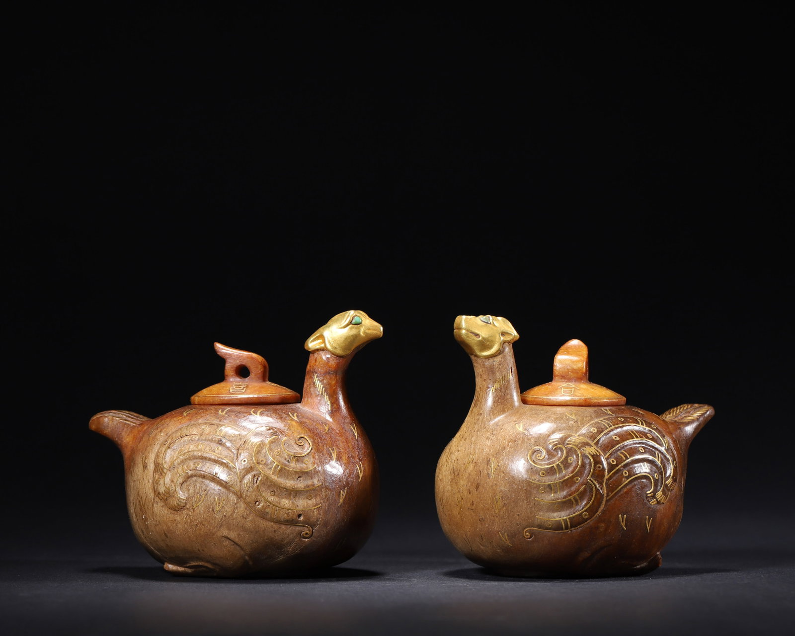 Tang Dynasty, Hetian Jade Beast-Form Pots with Gold Inlay and Gem Settings, Pair (1 of 13)